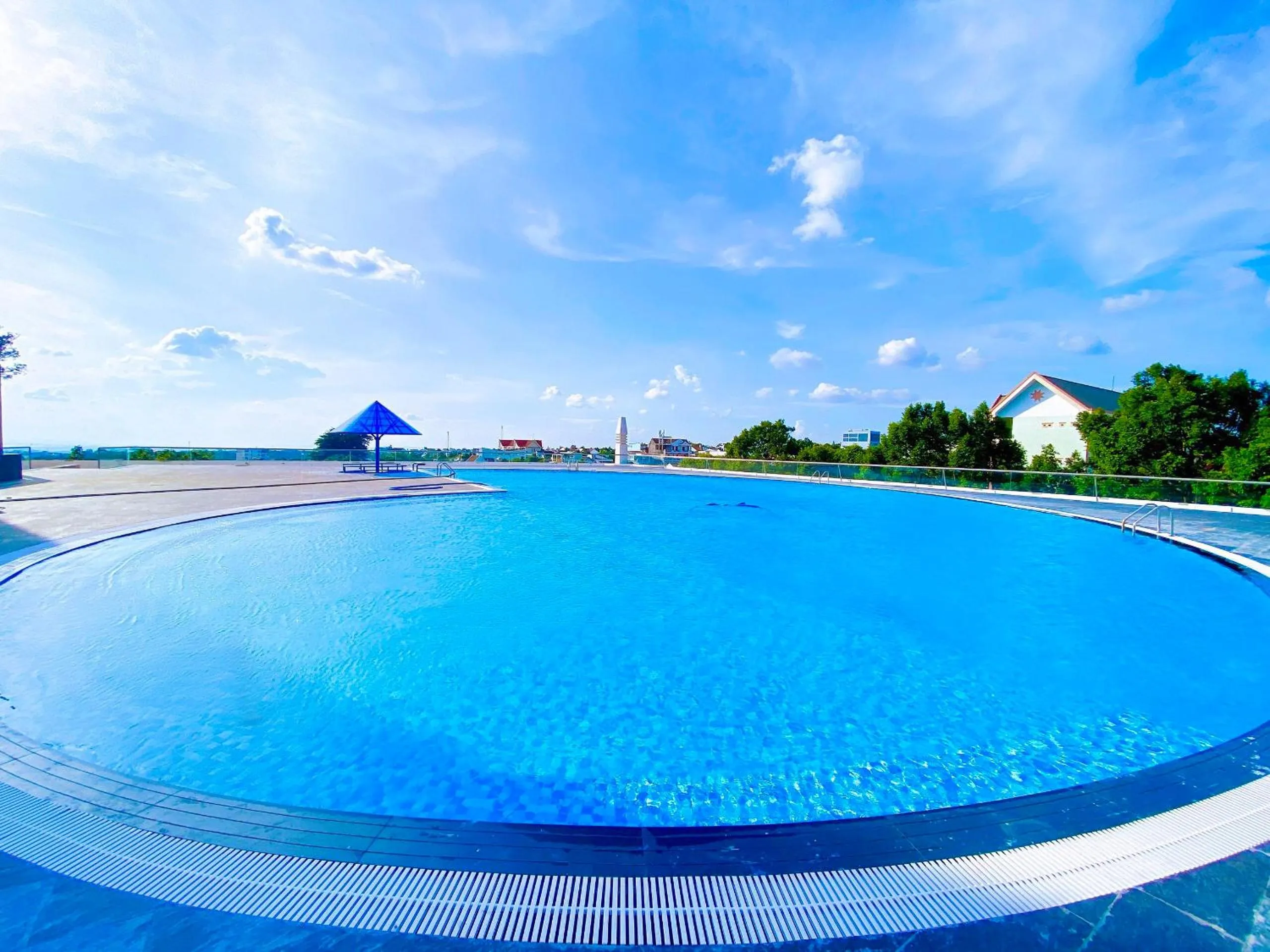 Pool view in Elephants Hotel