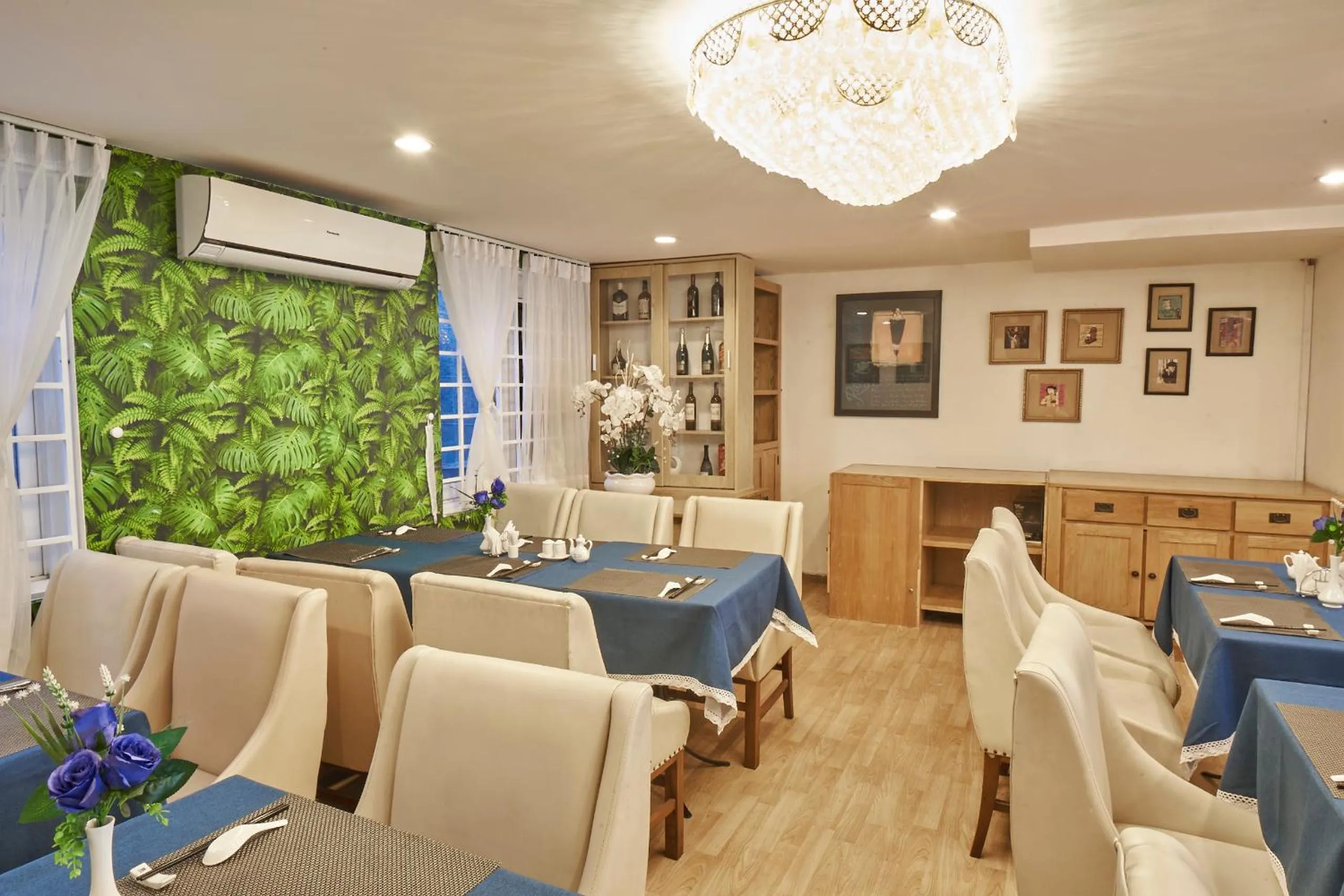 Restaurant/places to eat in Sai Gon's Book Hotel - The Airport Front