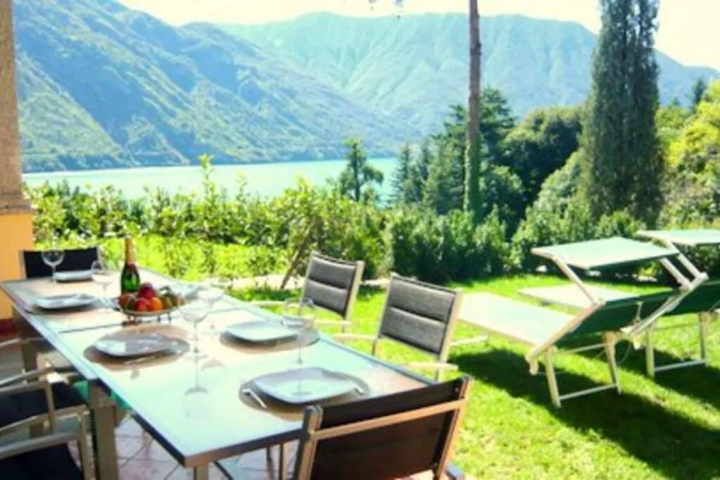Garden in Tremezzo Residence 3-1 of 11 apartments in an exclusive residence by Italian Apartments