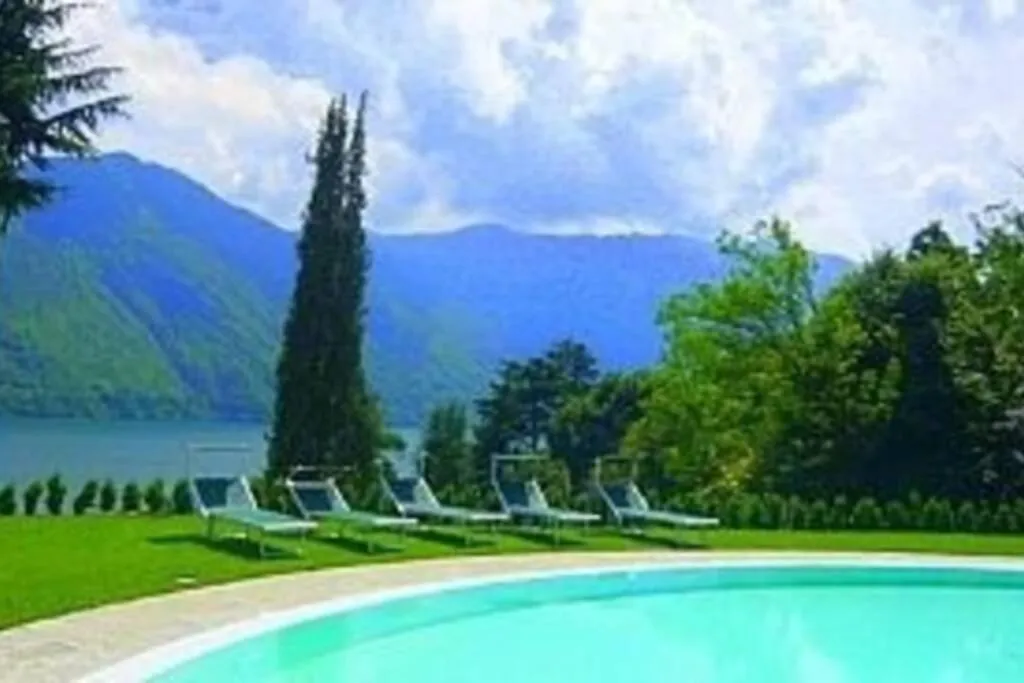 Swimming pool in Tremezzo Residence 3-1 of 11 apartments in an exclusive residence by Italian Apartments