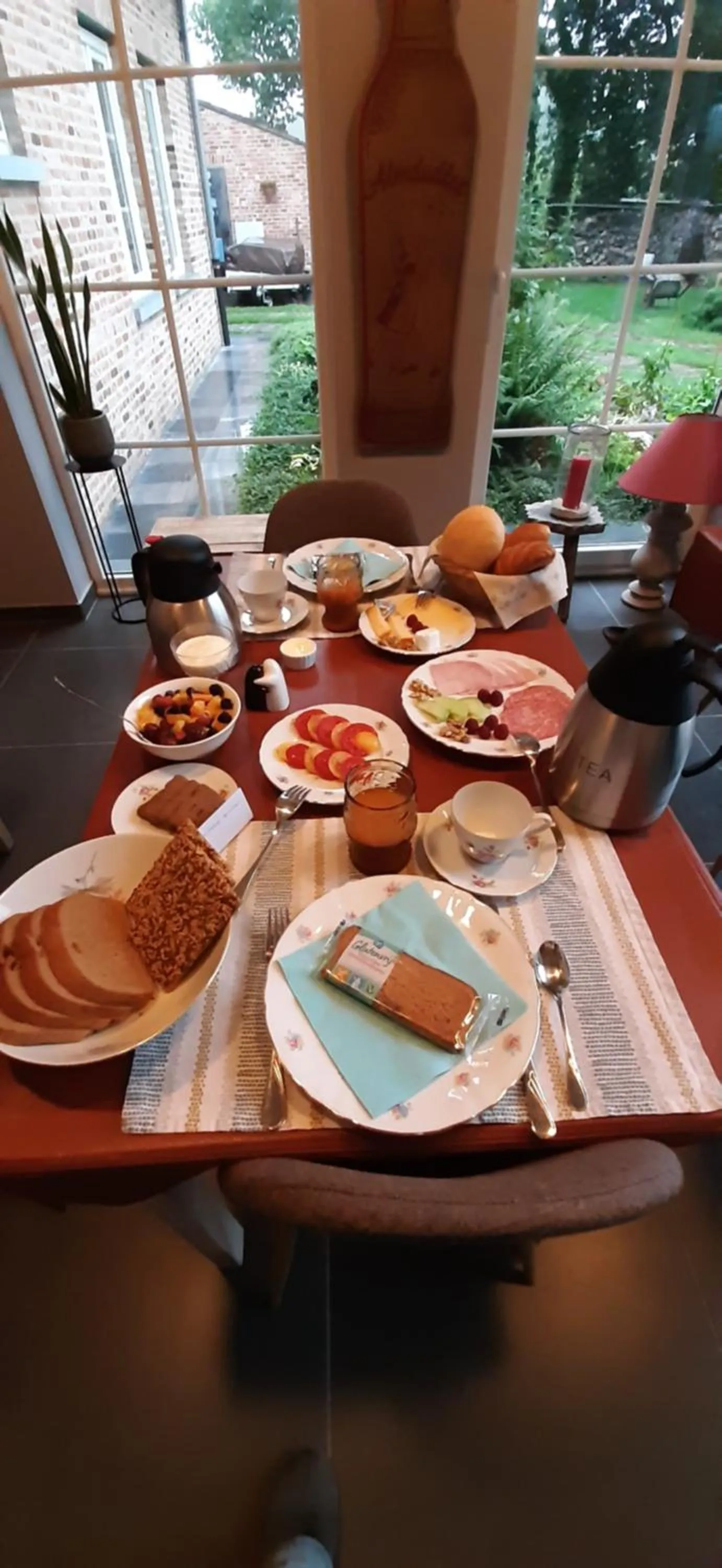Breakfast in B & B Victors Hof, met zwemvijver in landelijke setting