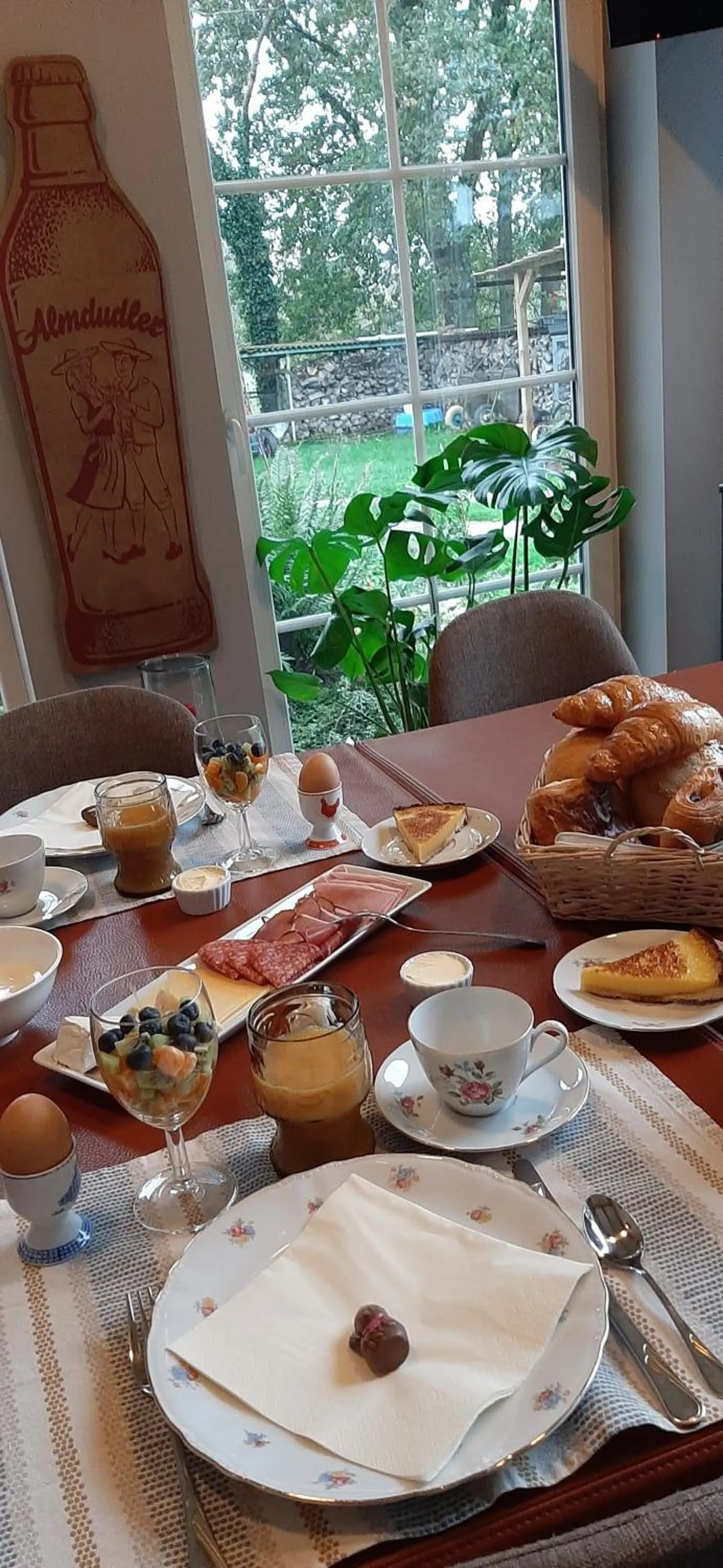 Food and drinks in B & B Victors Hof, met zwemvijver in landelijke setting