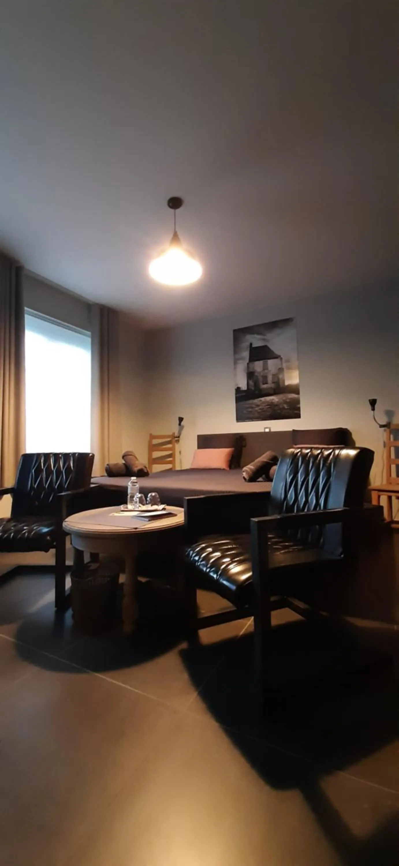 Seating area in B & B Victors Hof, met zwemvijver in landelijke setting