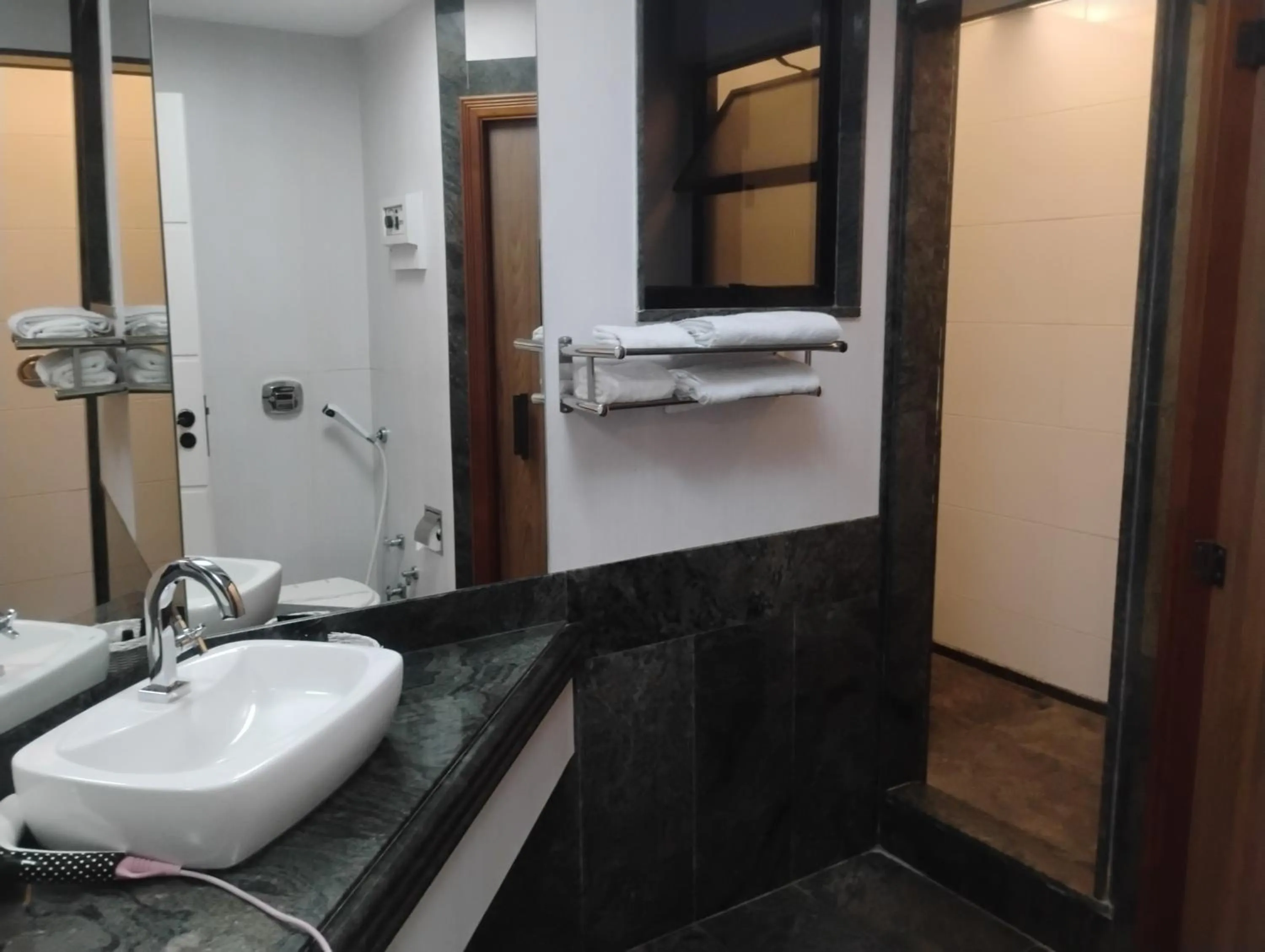 BAMBINA HOTEL -Adultos Somente