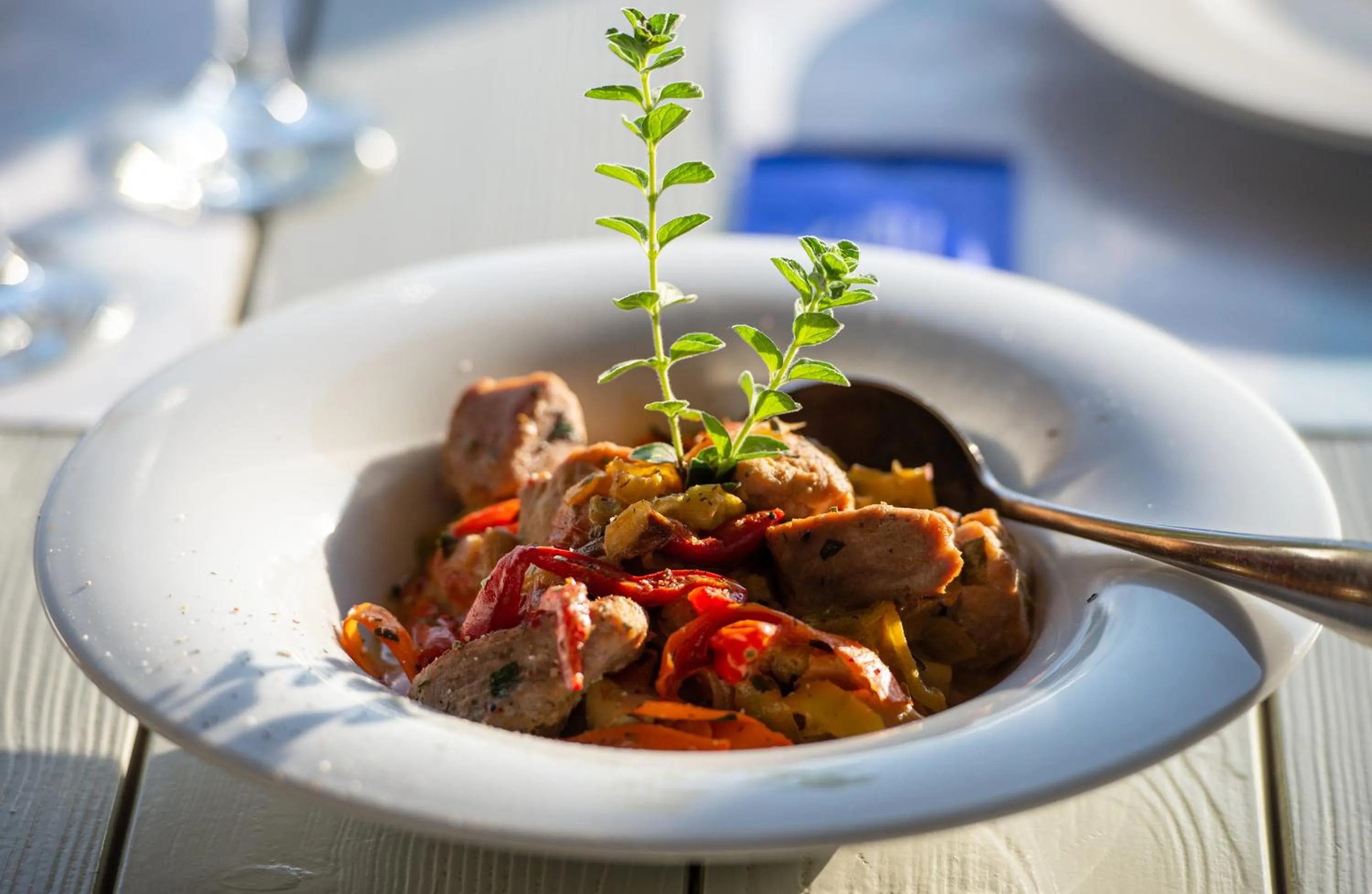 Restaurant/places to eat in Lagomandra Luxury Suites with Private Pools