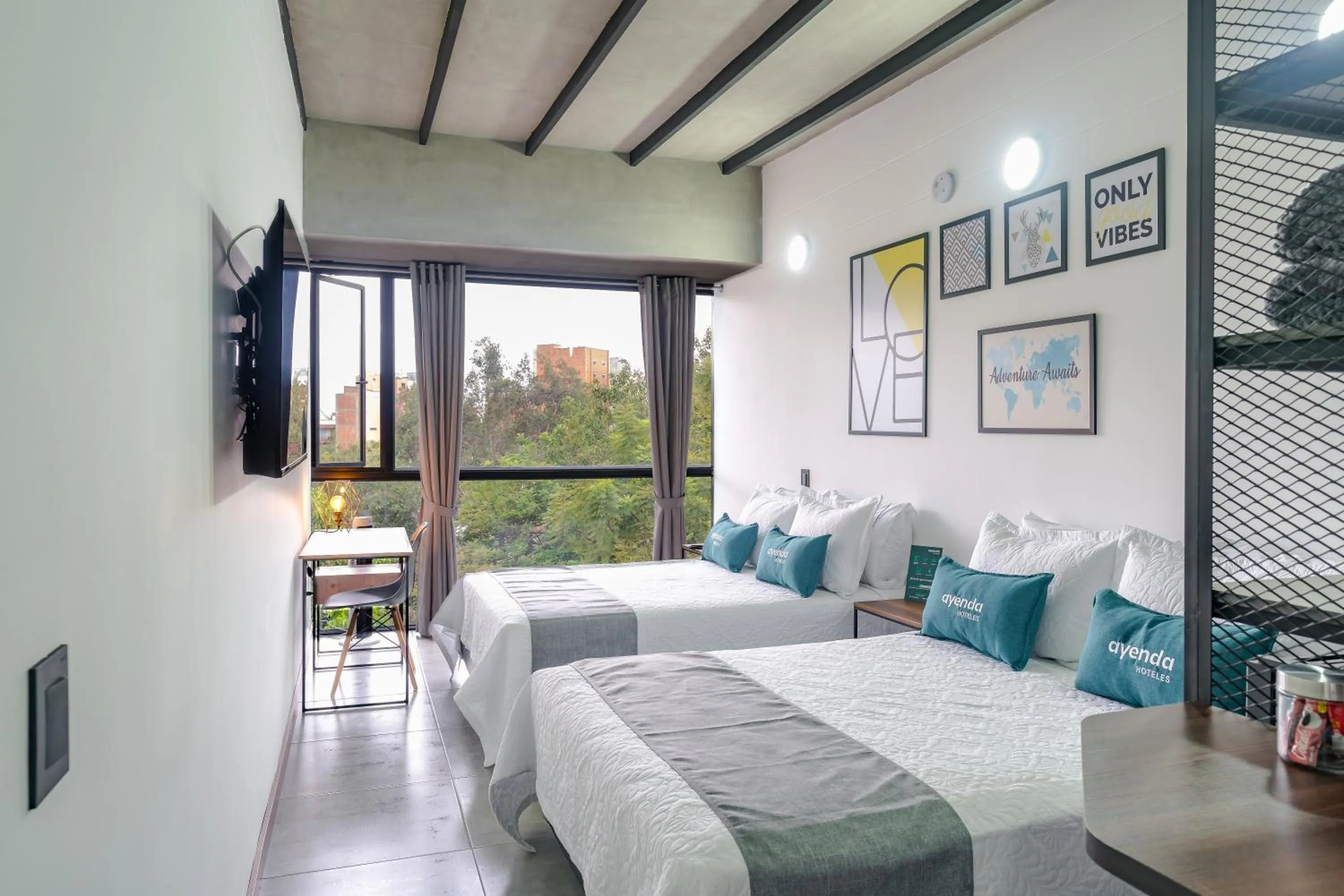 Living room, Bed in Loft 32 Medellín Living