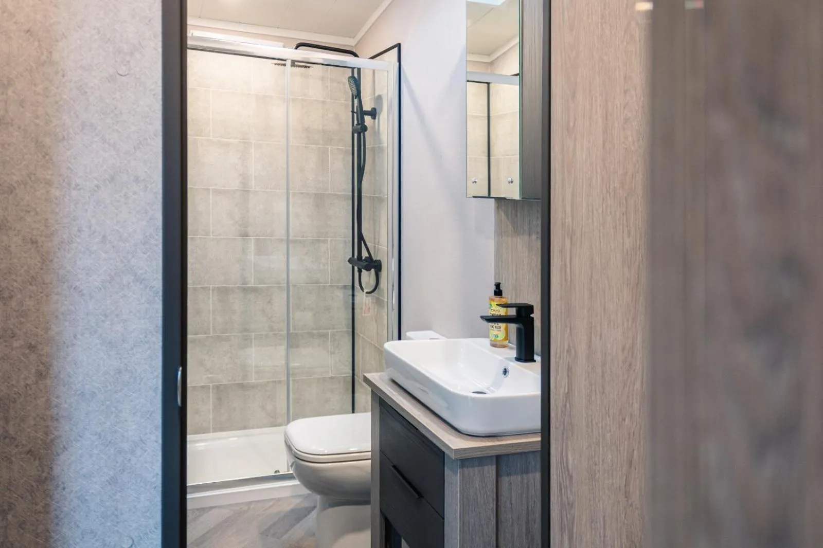 Bathroom in JJs Lodge Lakewood