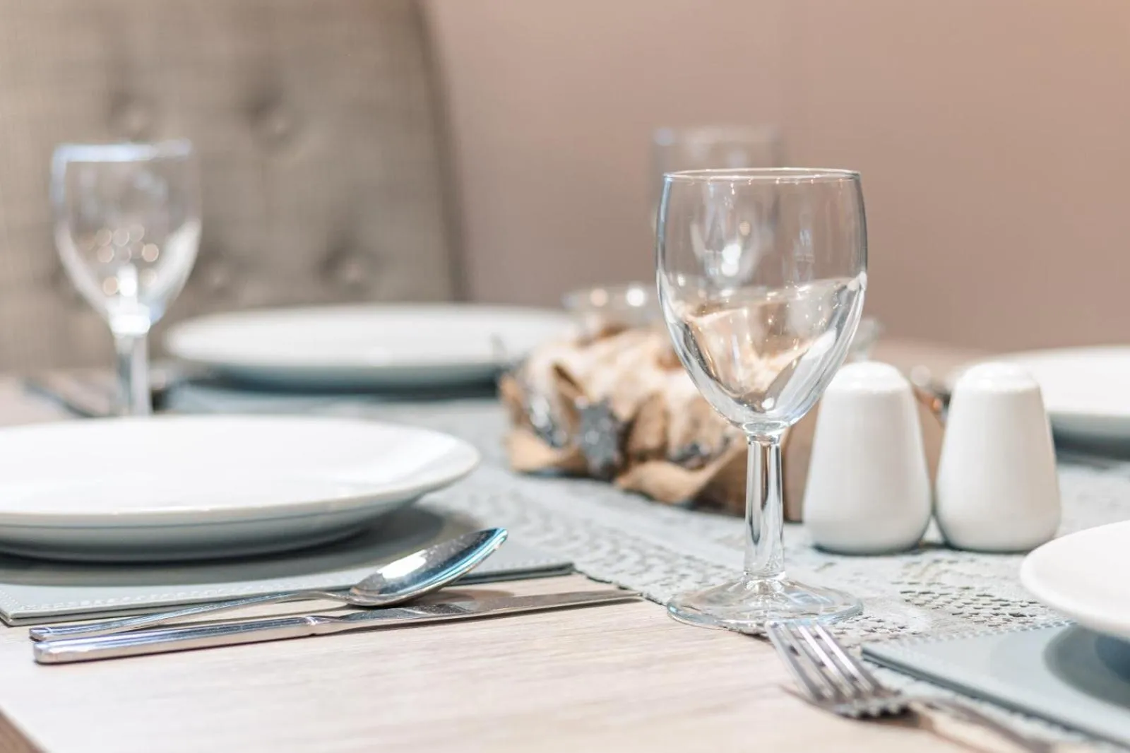 Dining area in JJs Lodge Lakewood