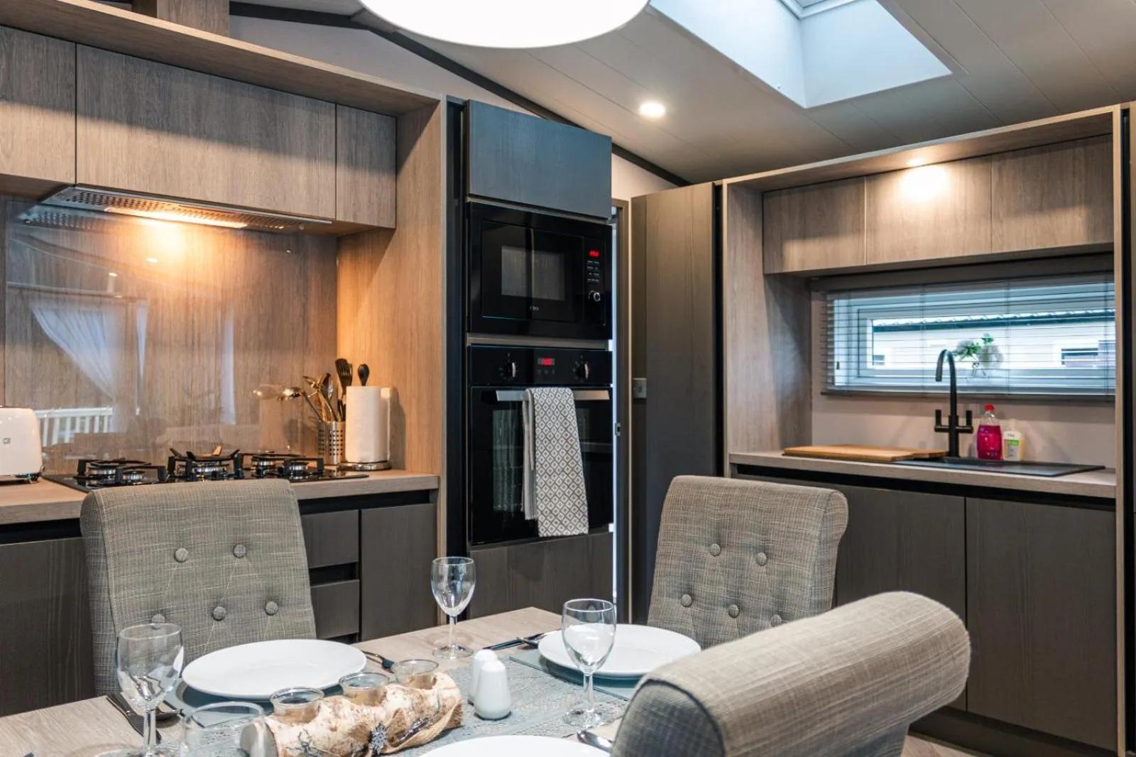 Kitchen or kitchenette in JJs Lodge Lakewood