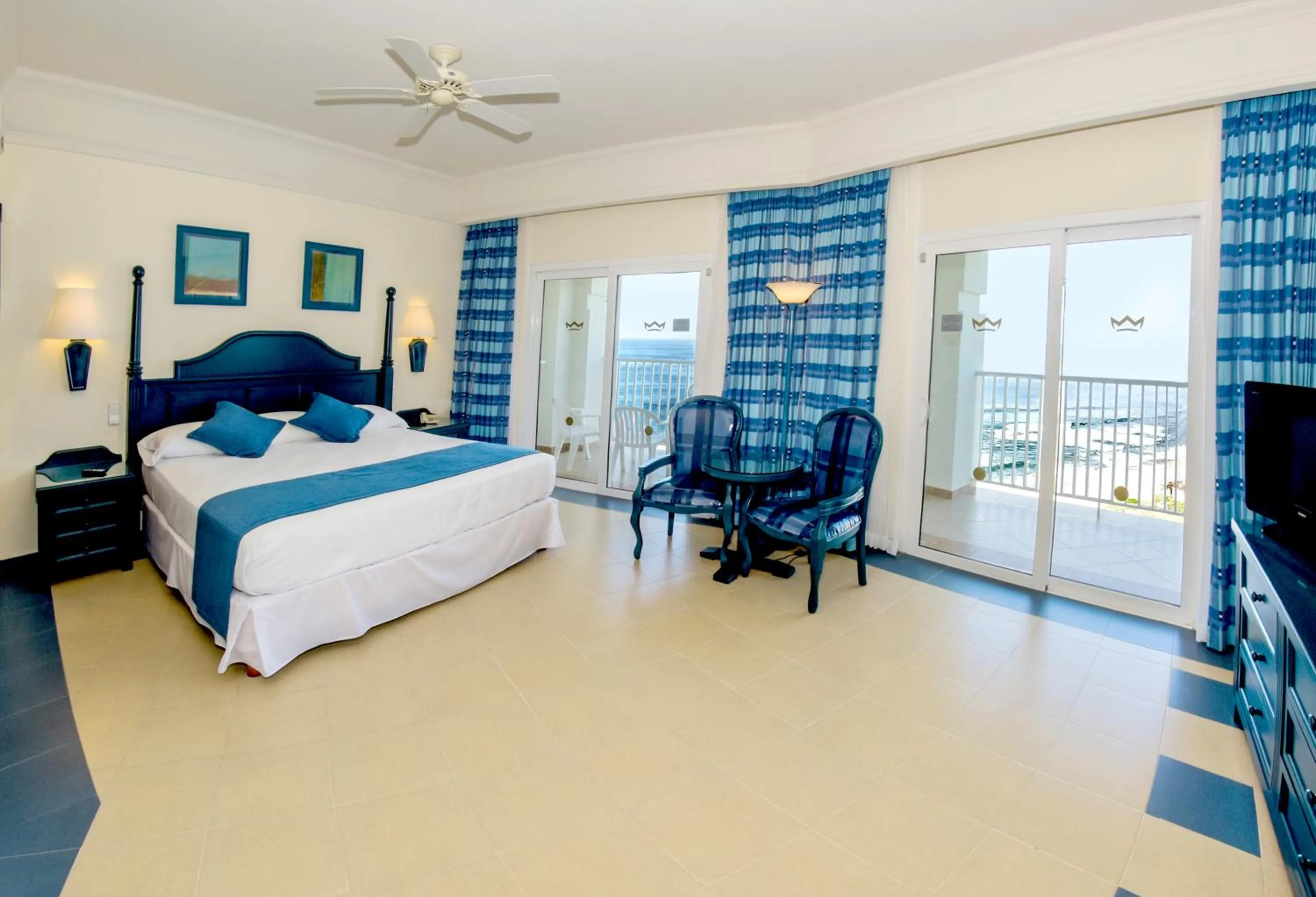 Photo of the whole room, Bed in Riu Emerald Bay - All Inclusive