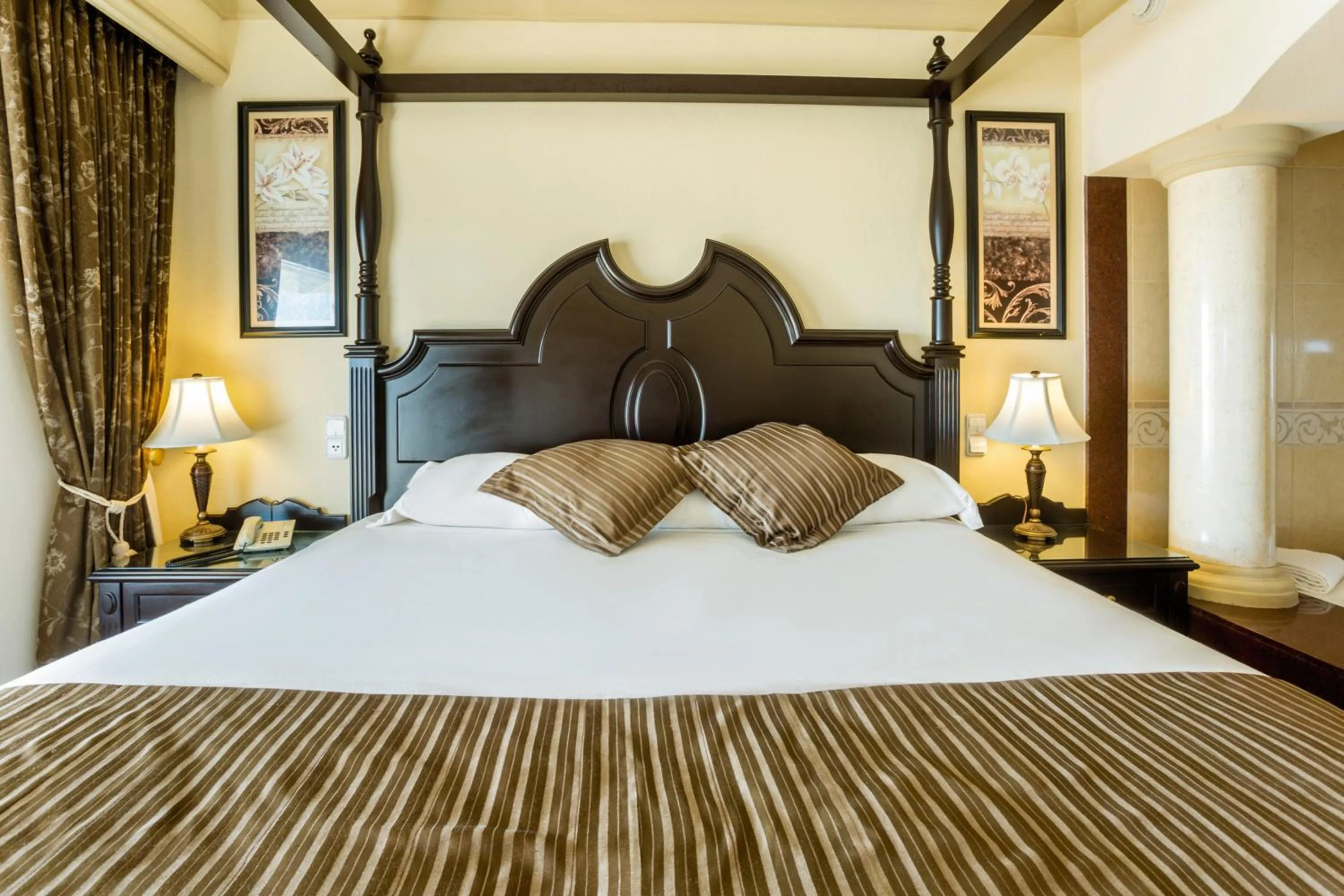 Bed in Riu Emerald Bay - All Inclusive