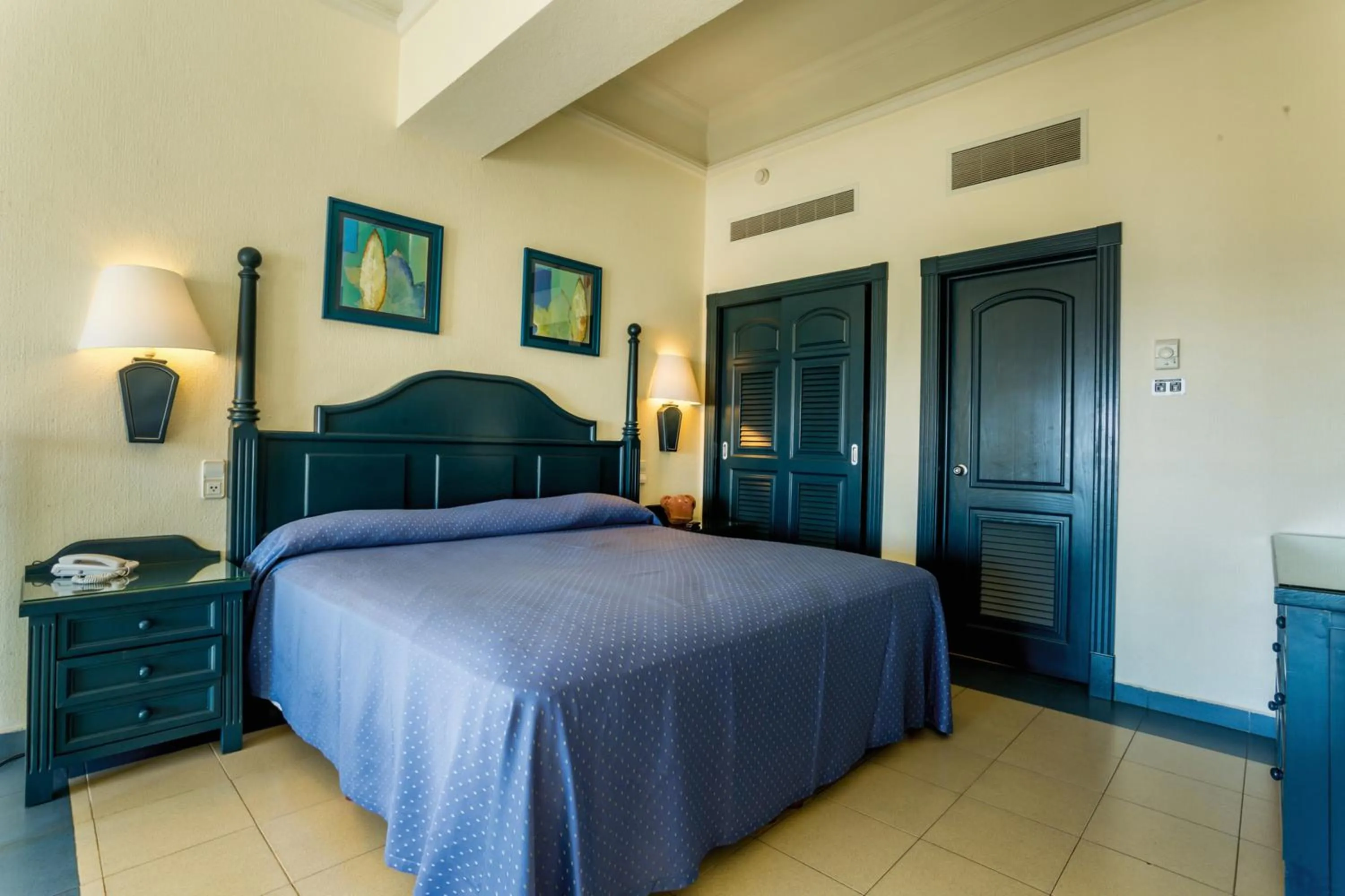 Bed in Riu Emerald Bay - All Inclusive