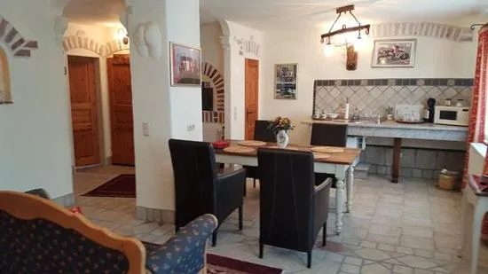 Kitchen or kitchenette in Domizil Hotel Düren "Kastanienhof"