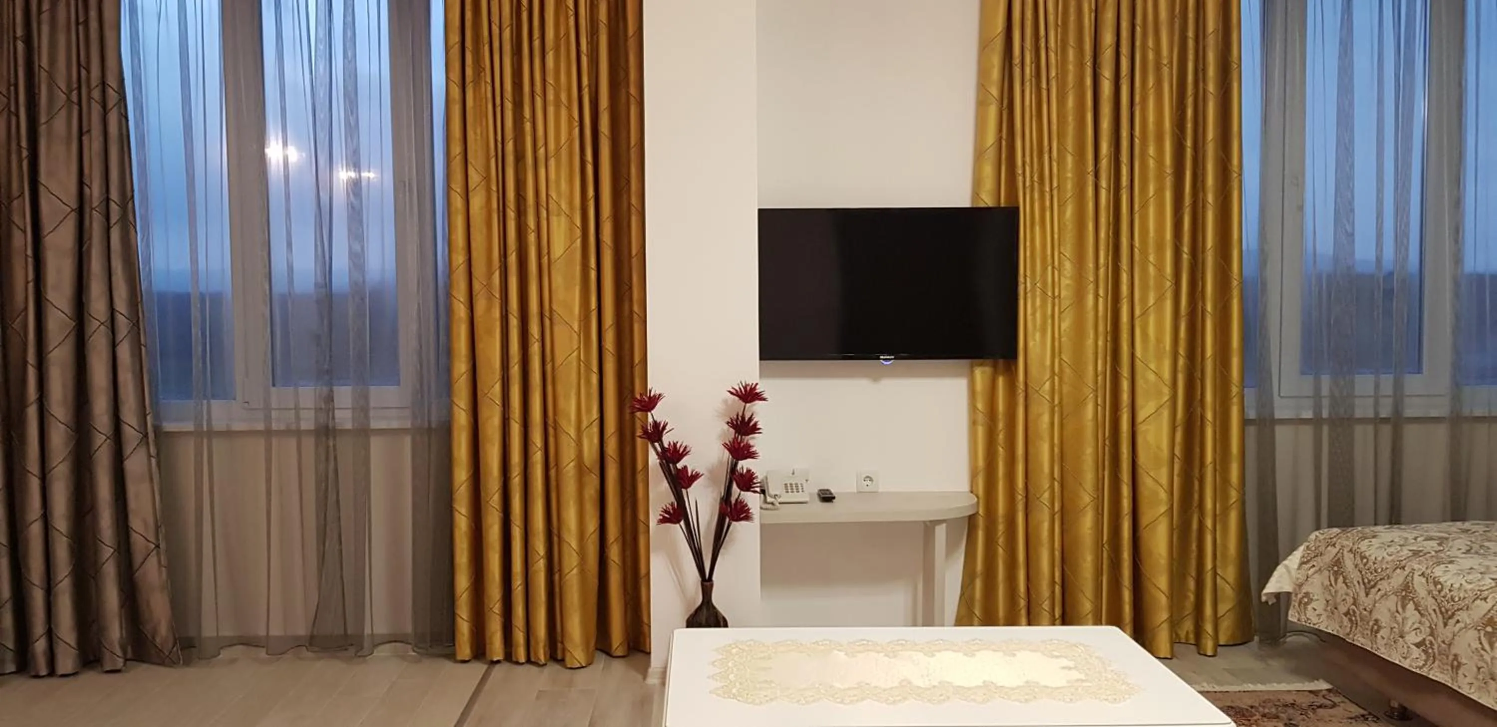 Communal lounge/ TV room, Bed in Aparthotel Olympus Plaza - SPA & Indoor Pool