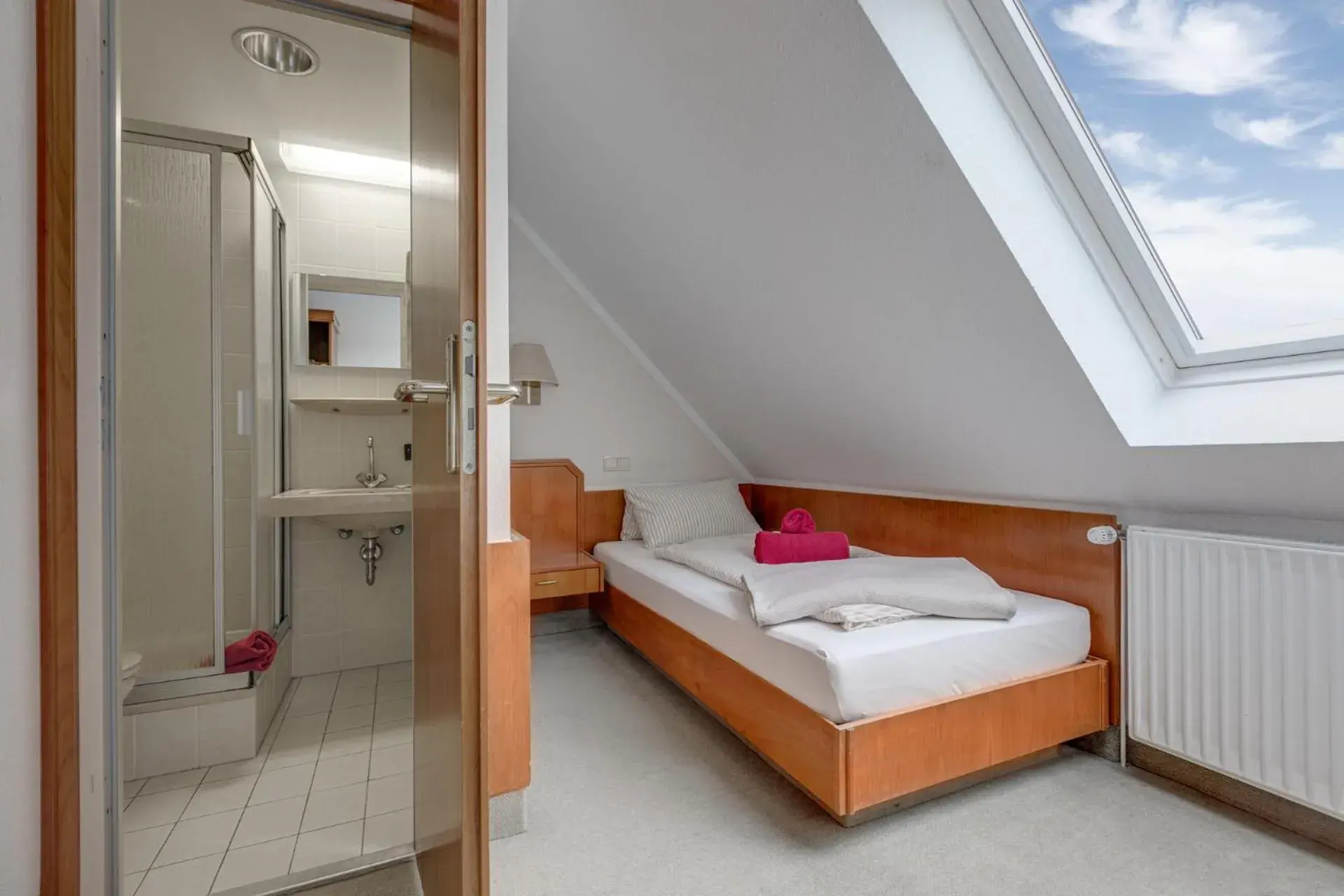 Small Single Room - single occupancy in Hotel Schomacker Small Single Room - single occupancy in Hotel Schomacker