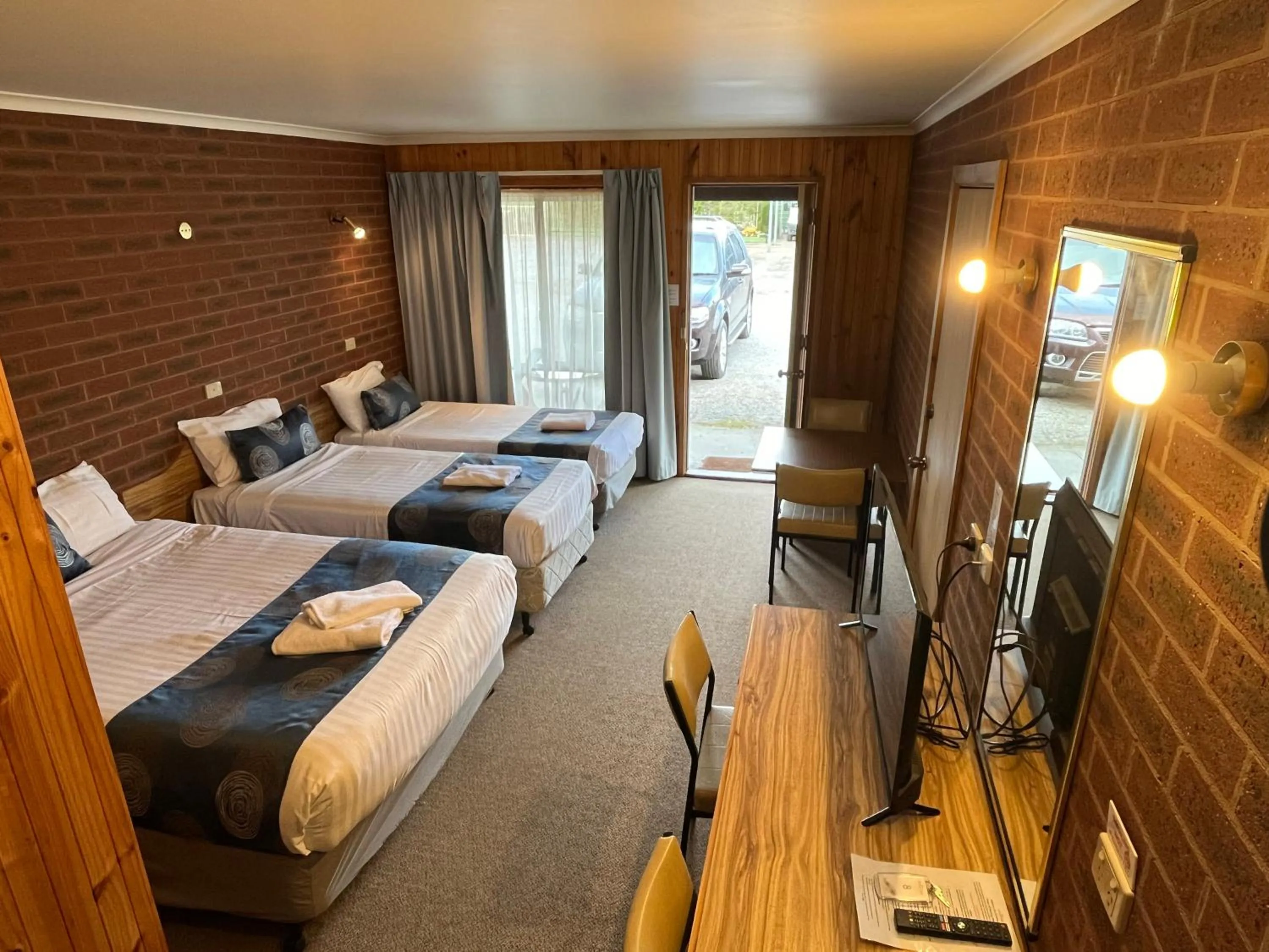 Photo of the whole room, Bed in Barham Riverland Motel