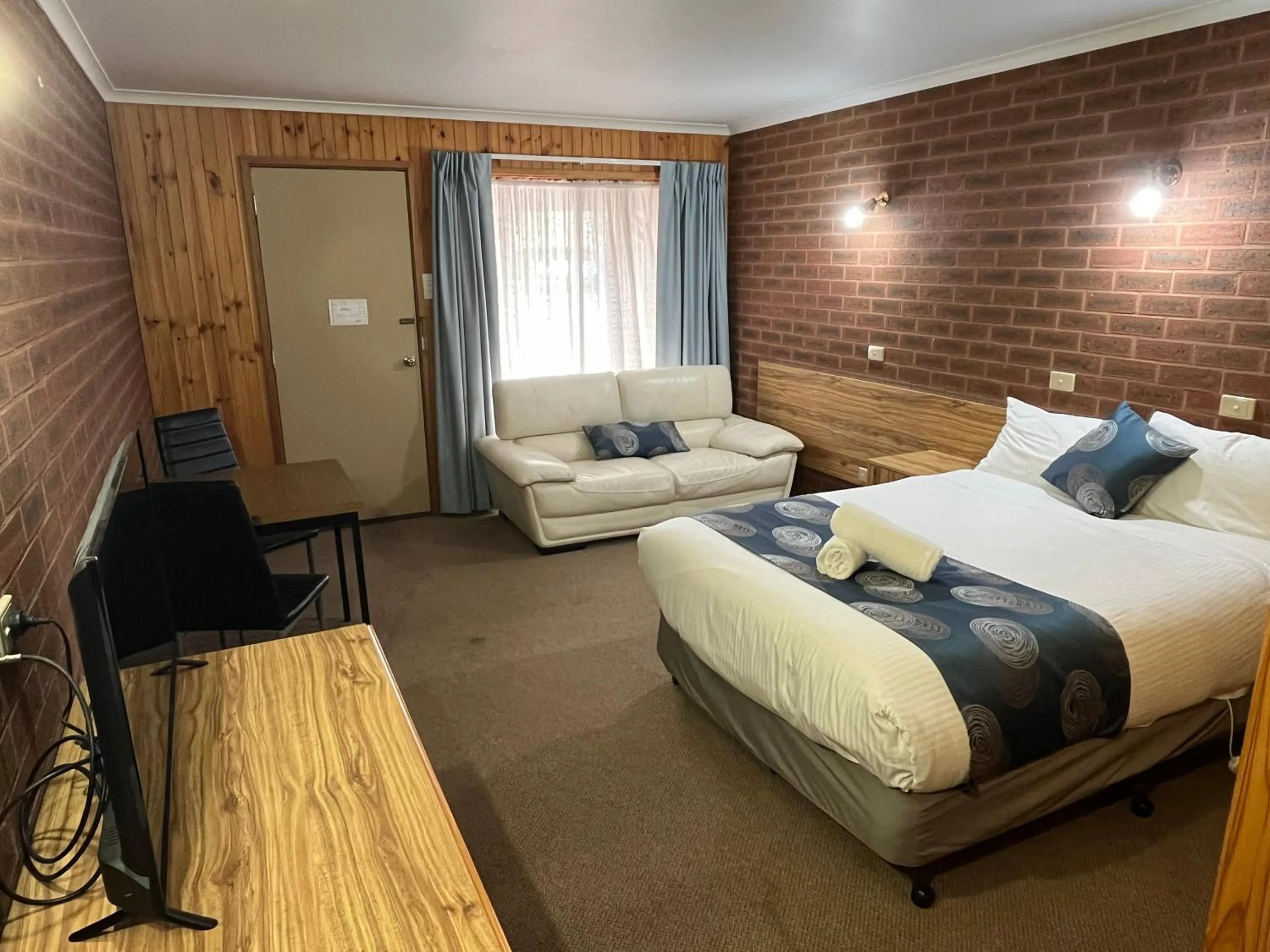 Living room, Bed in Barham Riverland Motel