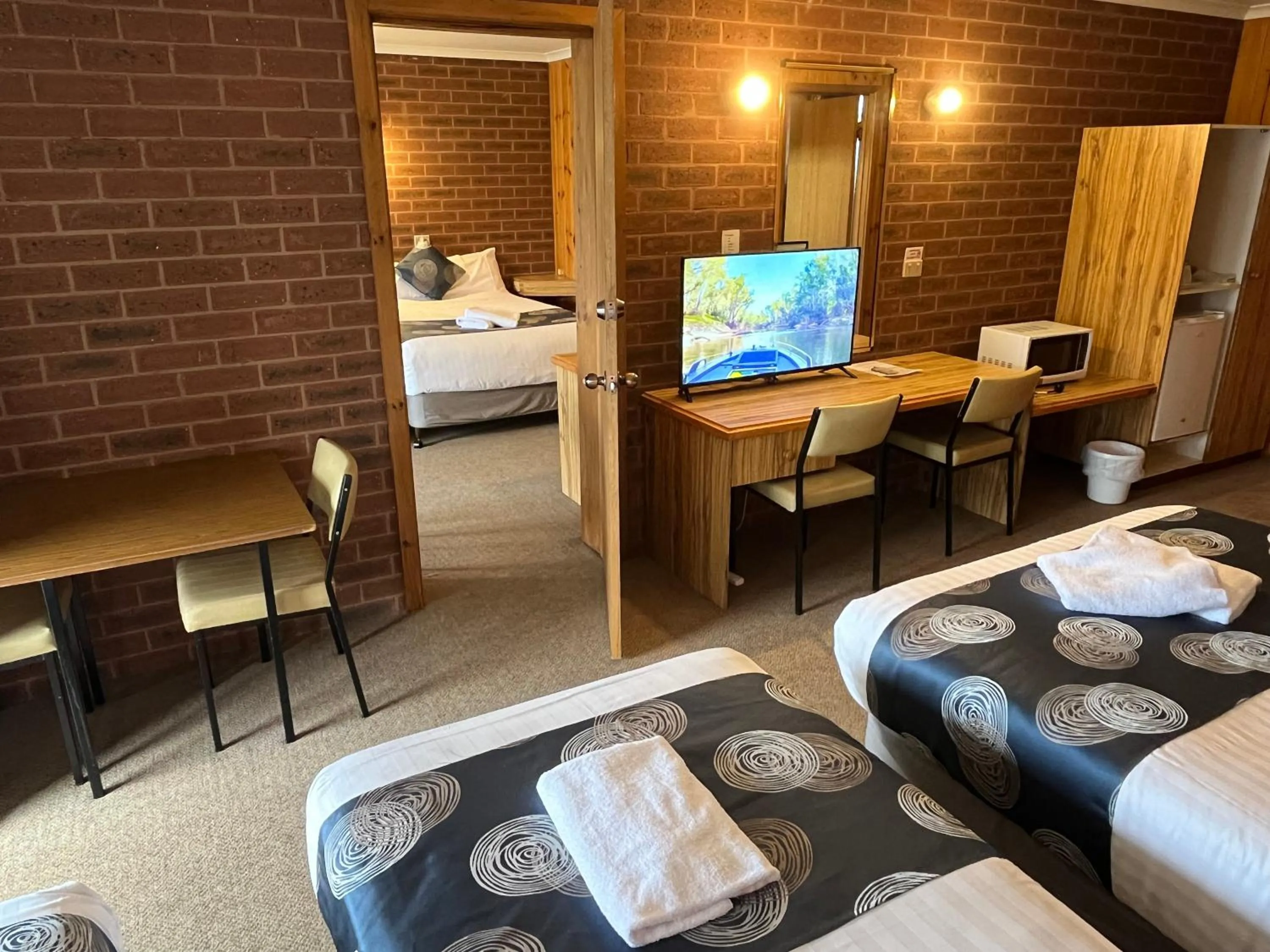 TV and multimedia, Bed in Barham Riverland Motel