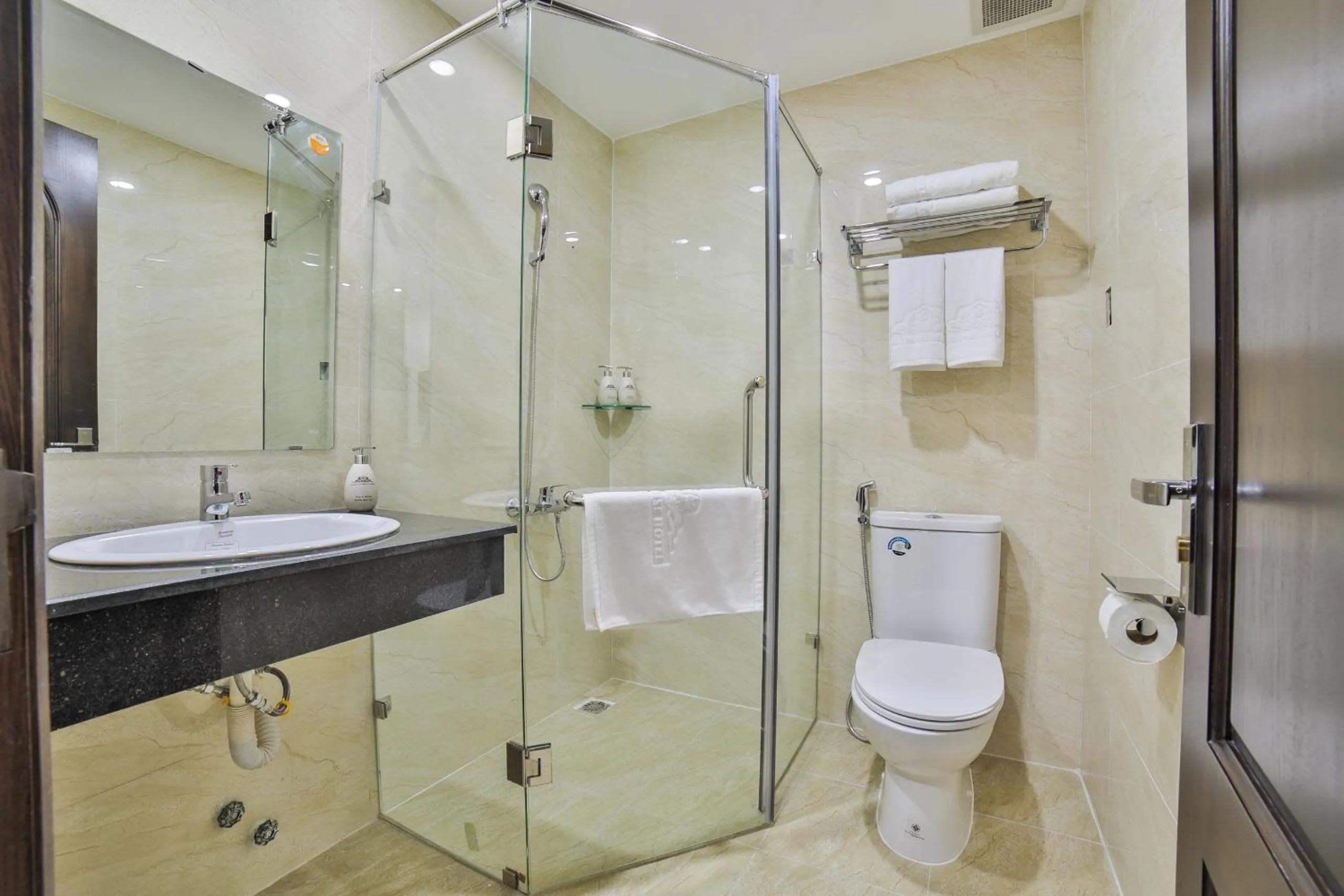 Bathroom in Dalat Paradise Hotel