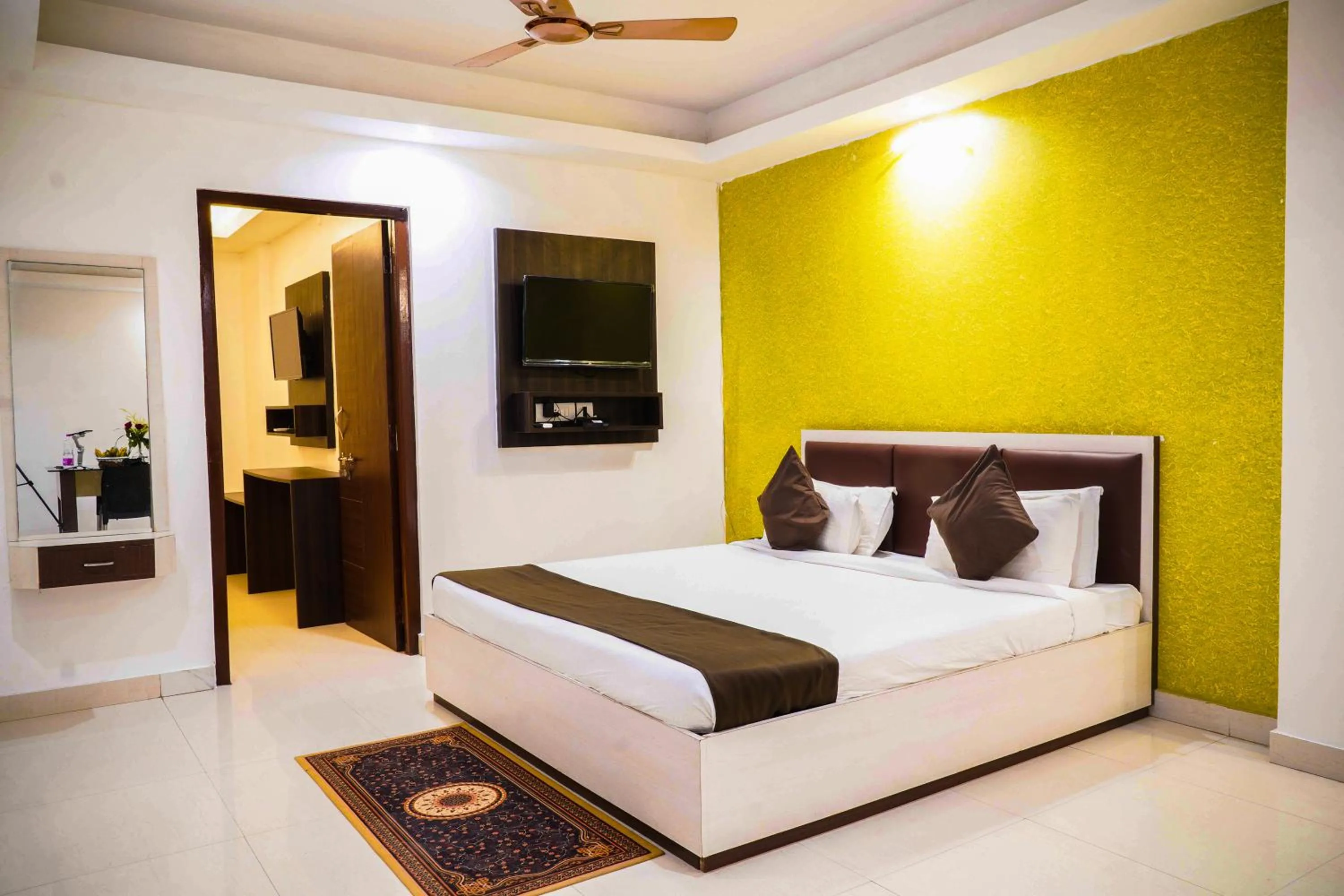 Bedroom, Bed in Grand Resort