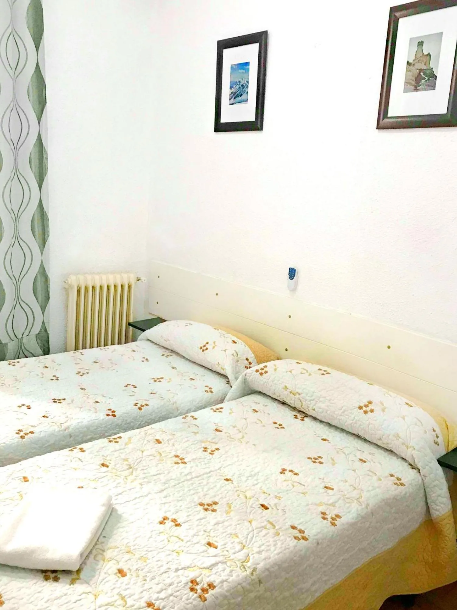 Bed in Hostal Los Arcos