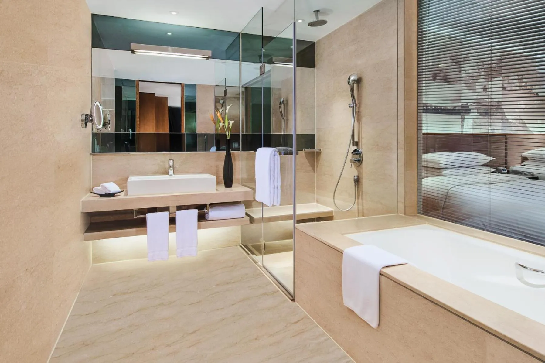 Shower, Bed in Crowne Plaza Beijing Sun Palace, an IHG Hotel