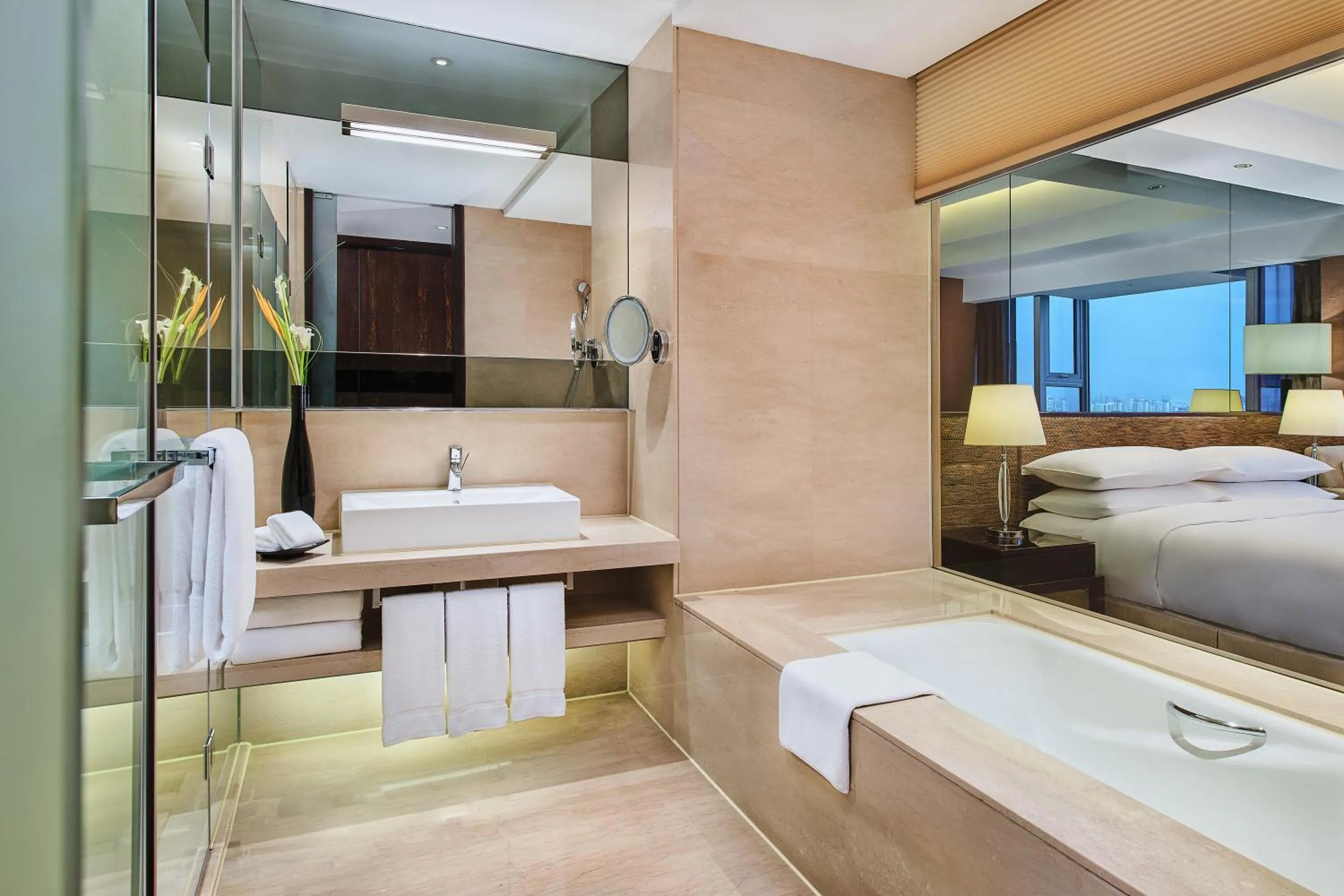 Shower, Bed in Crowne Plaza Beijing Sun Palace, an IHG Hotel