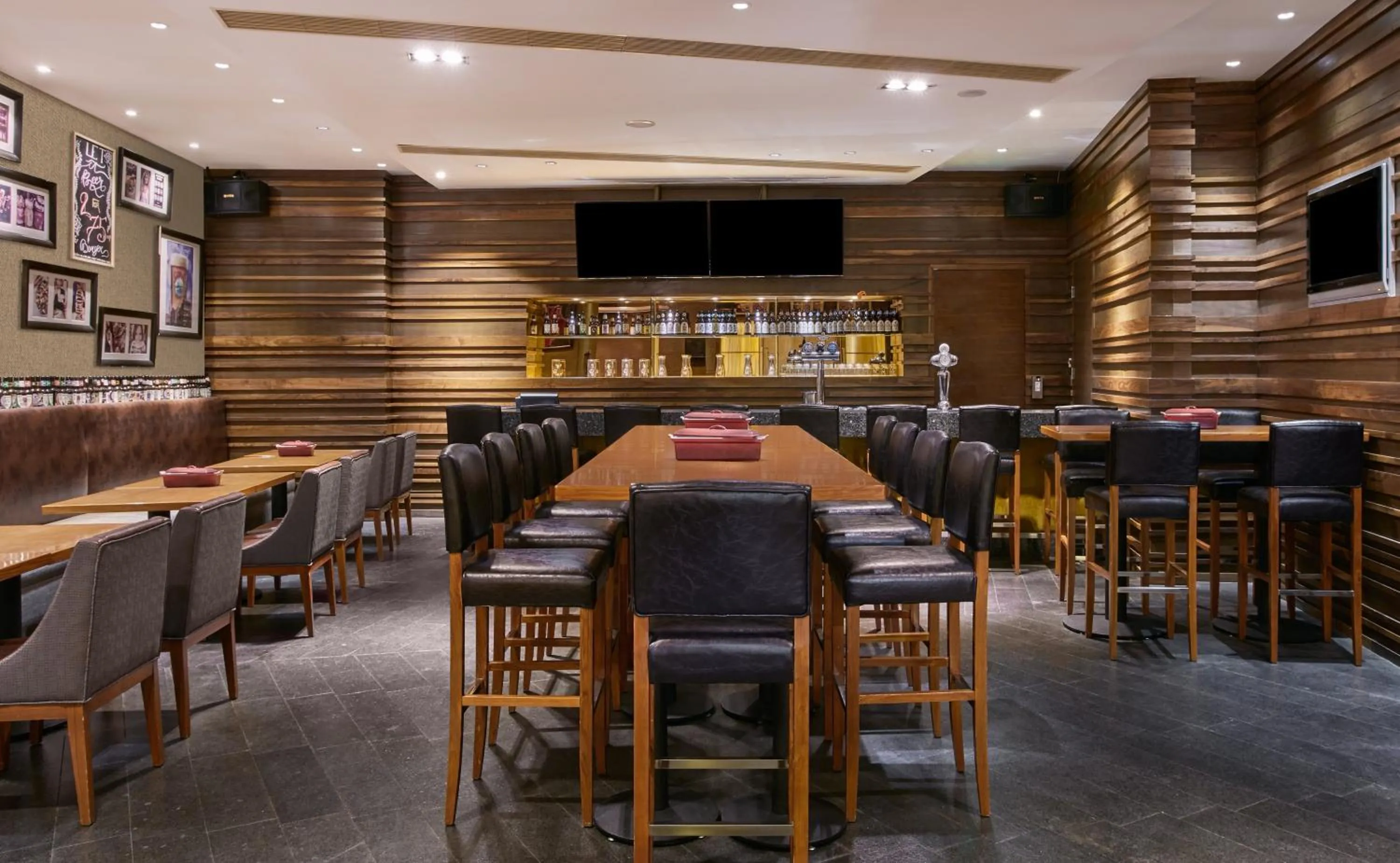 Lounge or bar in Crowne Plaza Beijing Sun Palace, an IHG Hotel