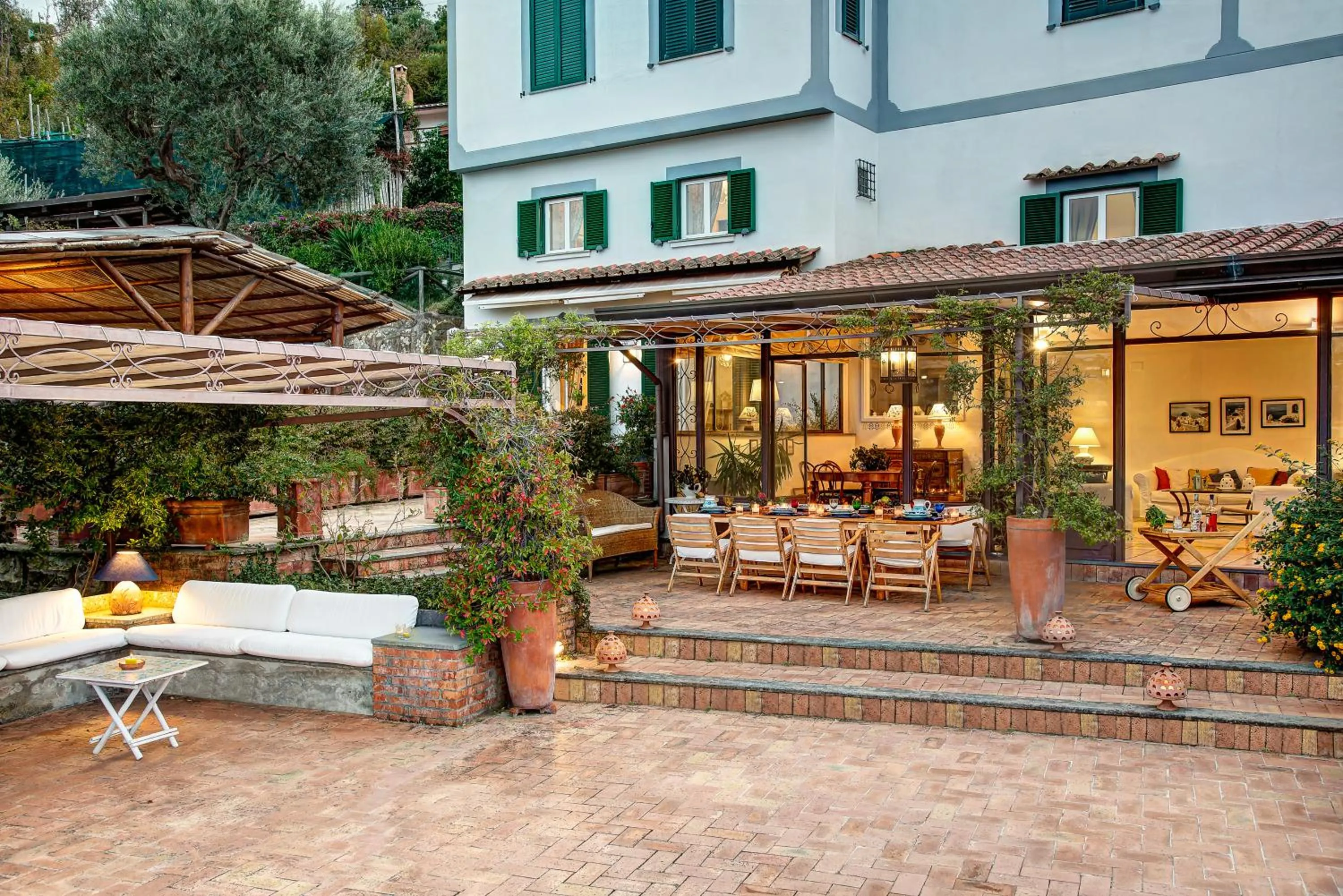 Property building in Country Lemonvilla