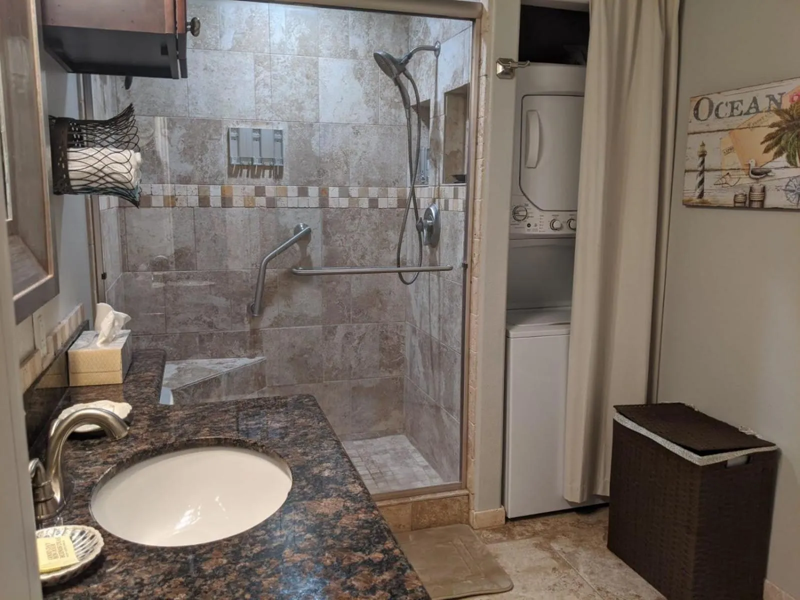 Shower in Gulf View, Flip Flop Oasis GVR06432