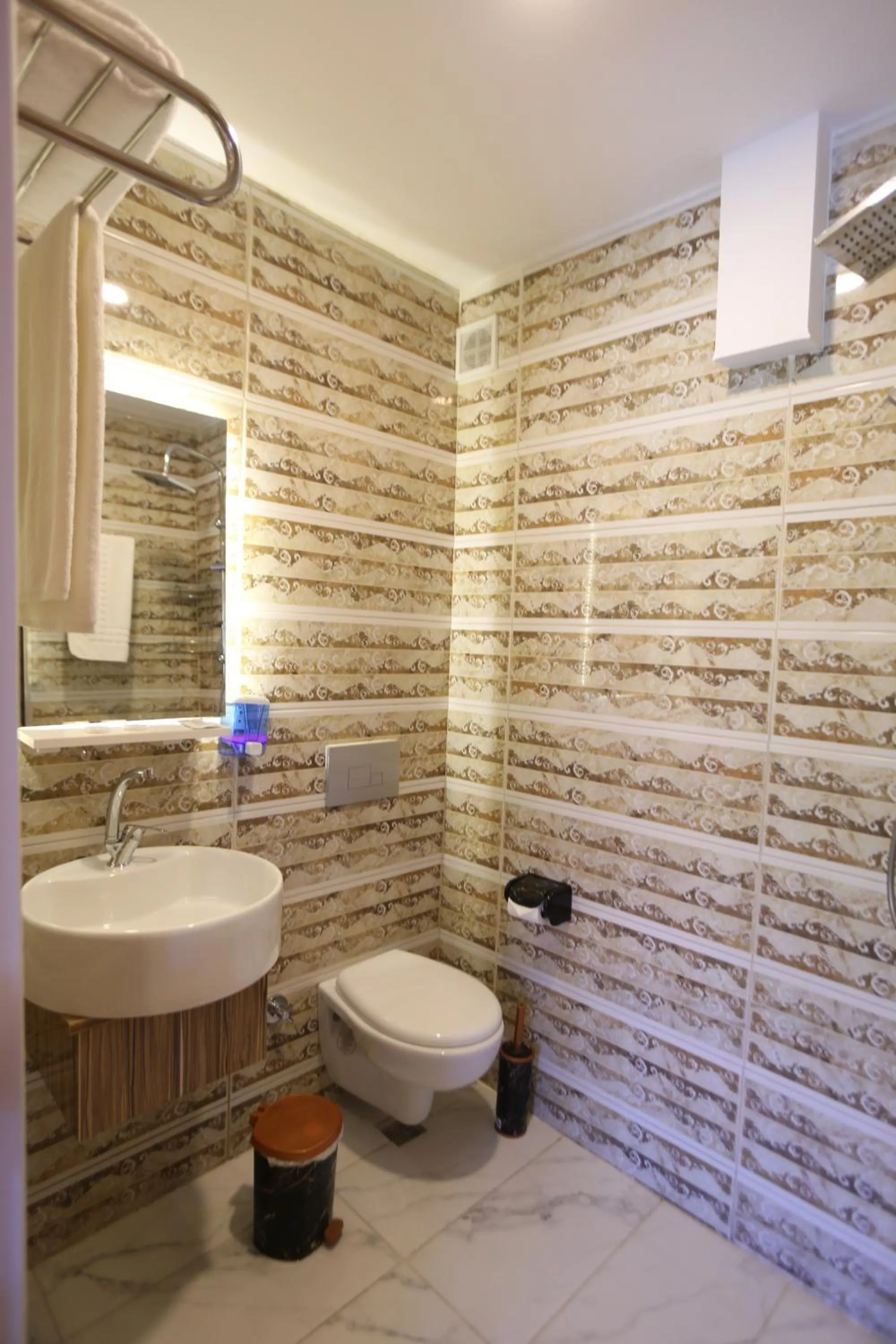 Shower in Ozio İstanbul Hotel