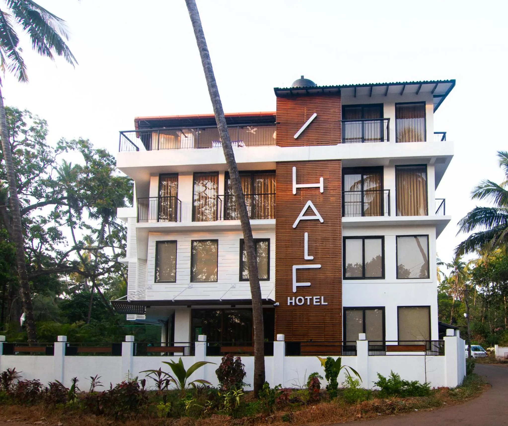 Facade/entrance in HALF Hotel, Calangute