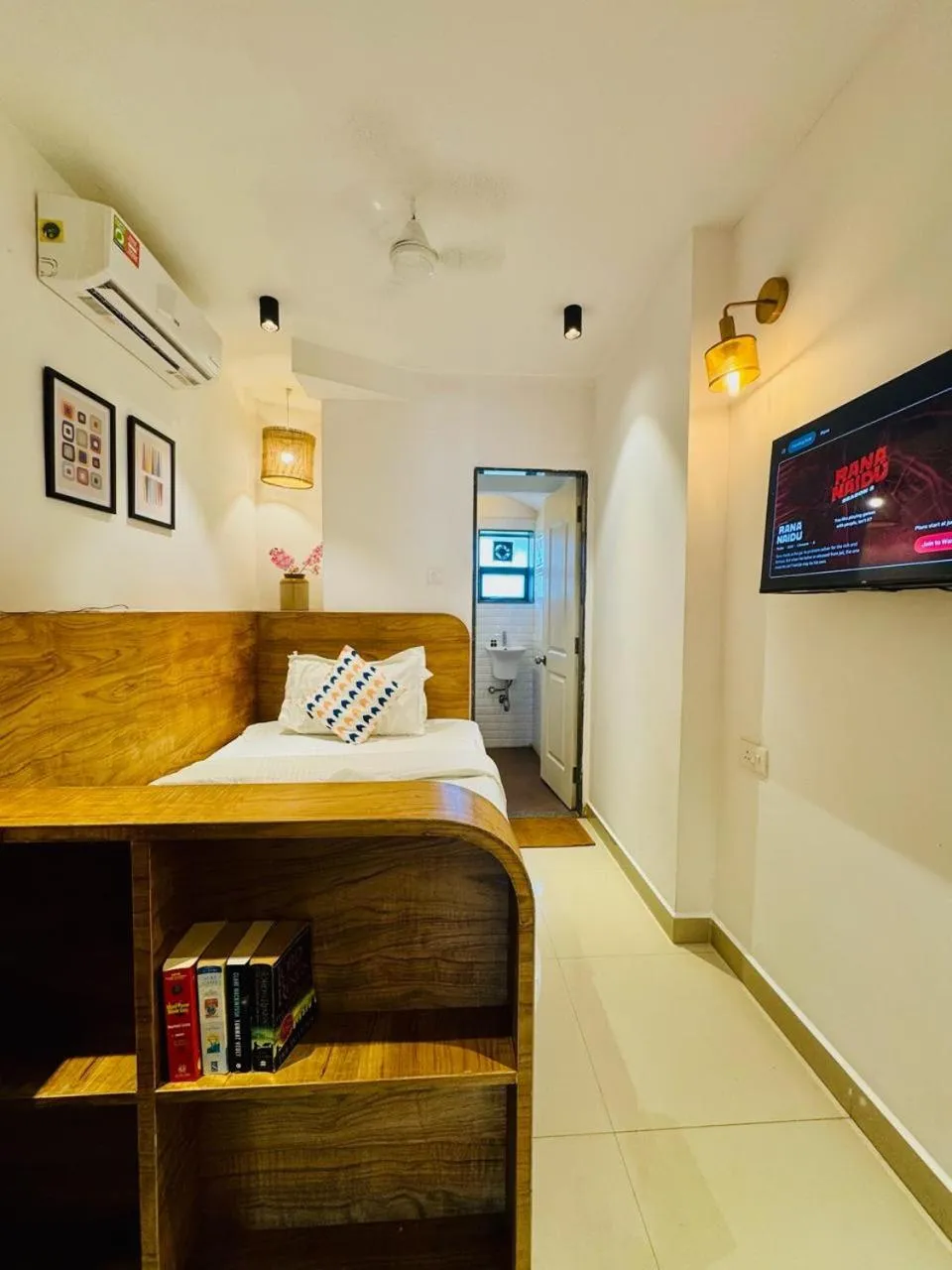 TV and multimedia, Bed in HALF Hotel, Calangute