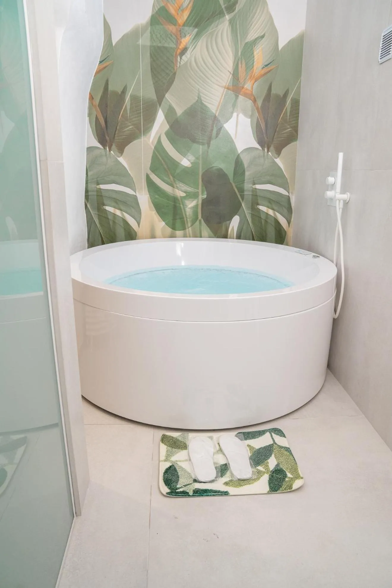 Hot Tub in La Bella Ostuni Suites