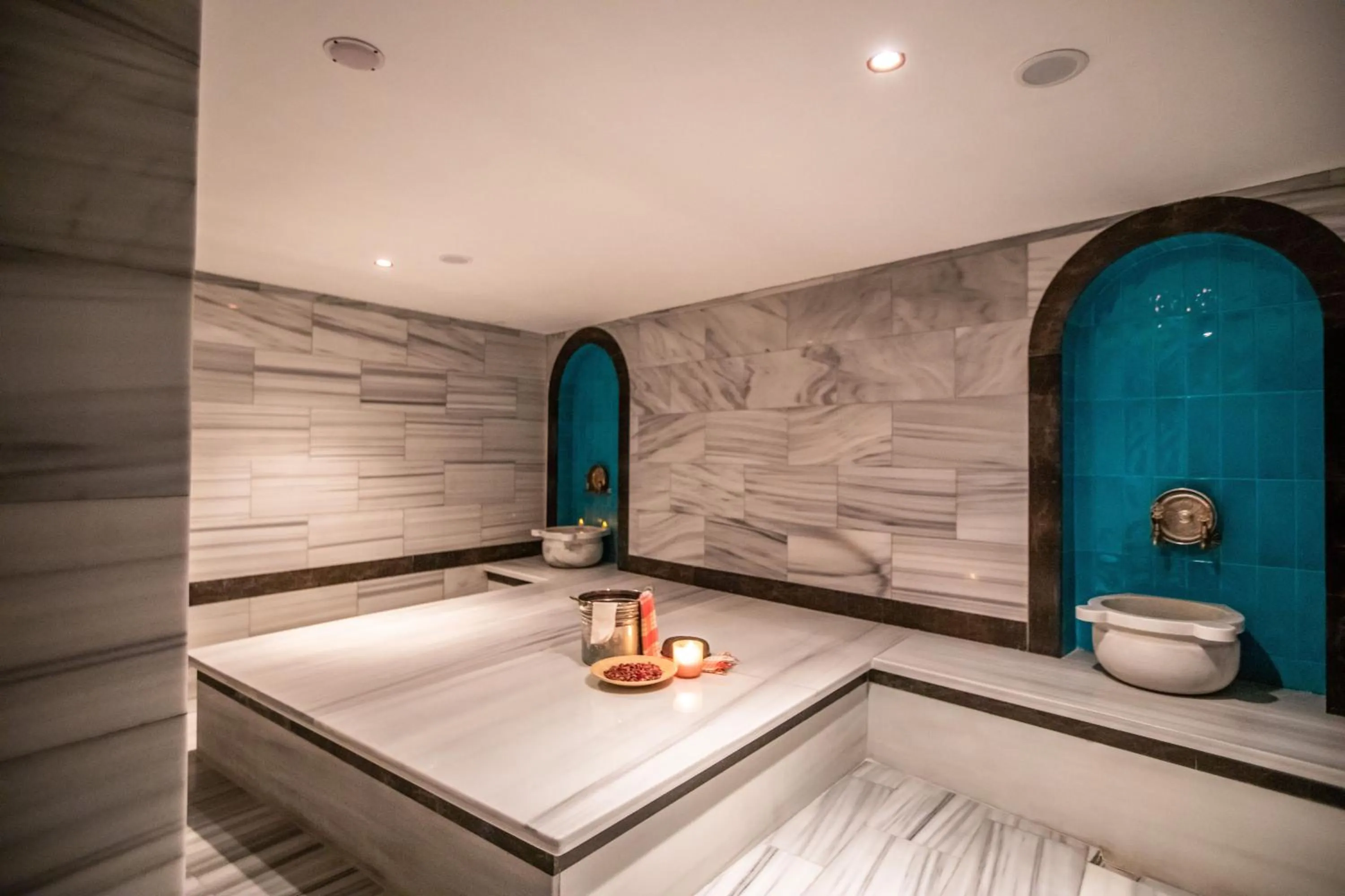 Public Bath, Bed in Root Karaköy