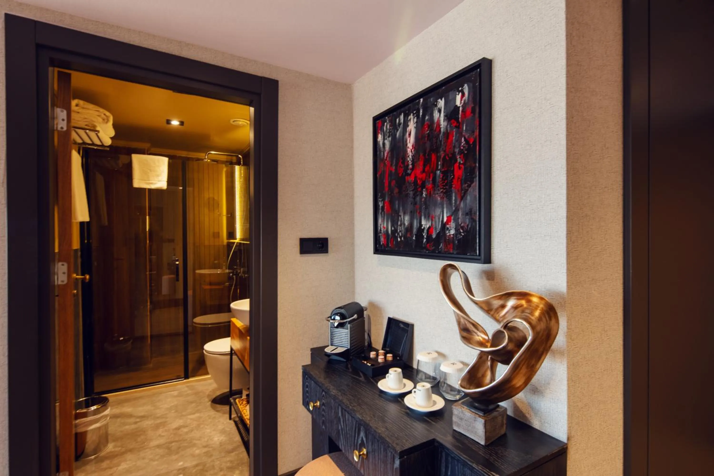 Shower in Root Karaköy