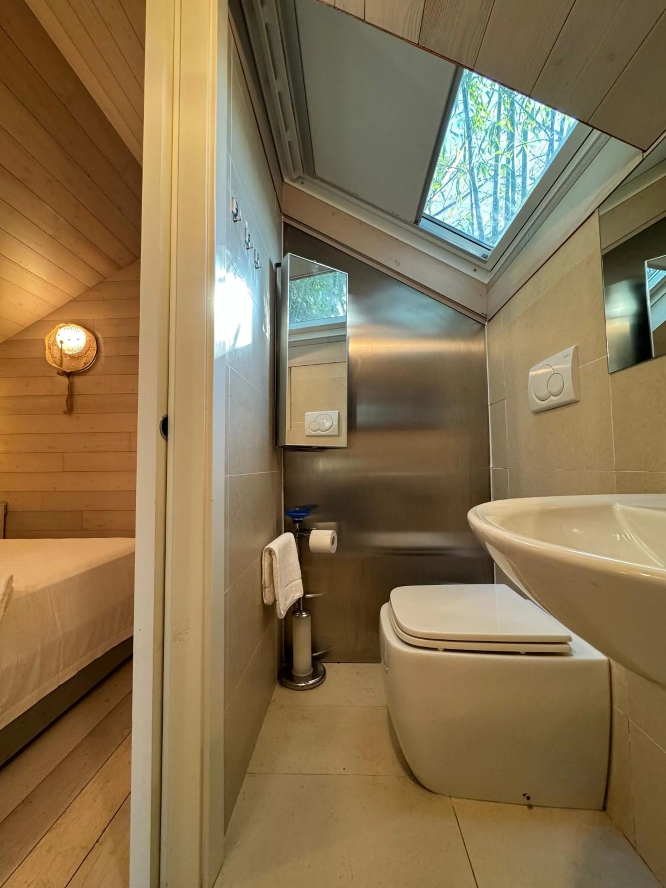 Bathroom in Palazzo delle Biscie - Old Tower & Village