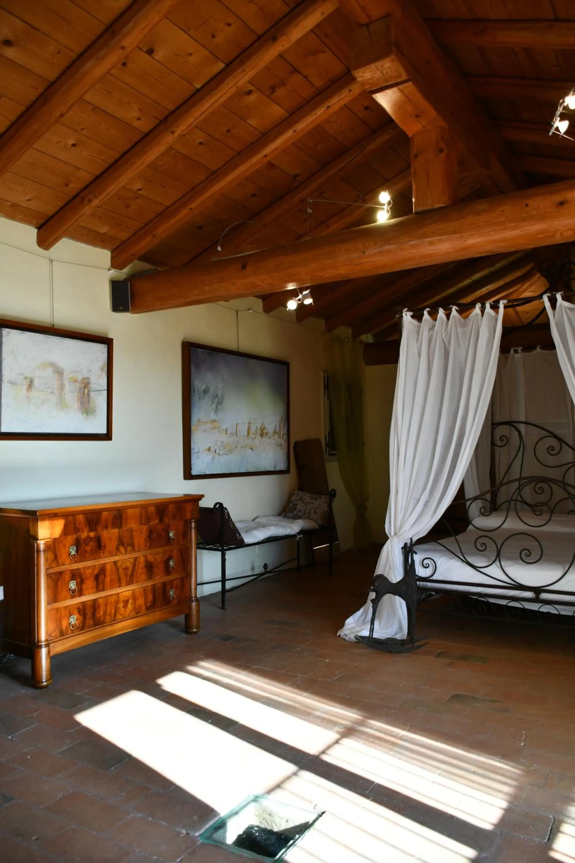 Photo of the whole room, Bed in Palazzo delle Biscie - Old Tower & Village