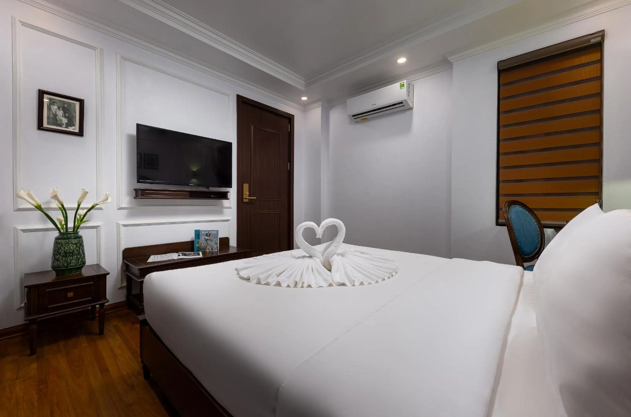 Bedroom, Bed in Paddy Hotel