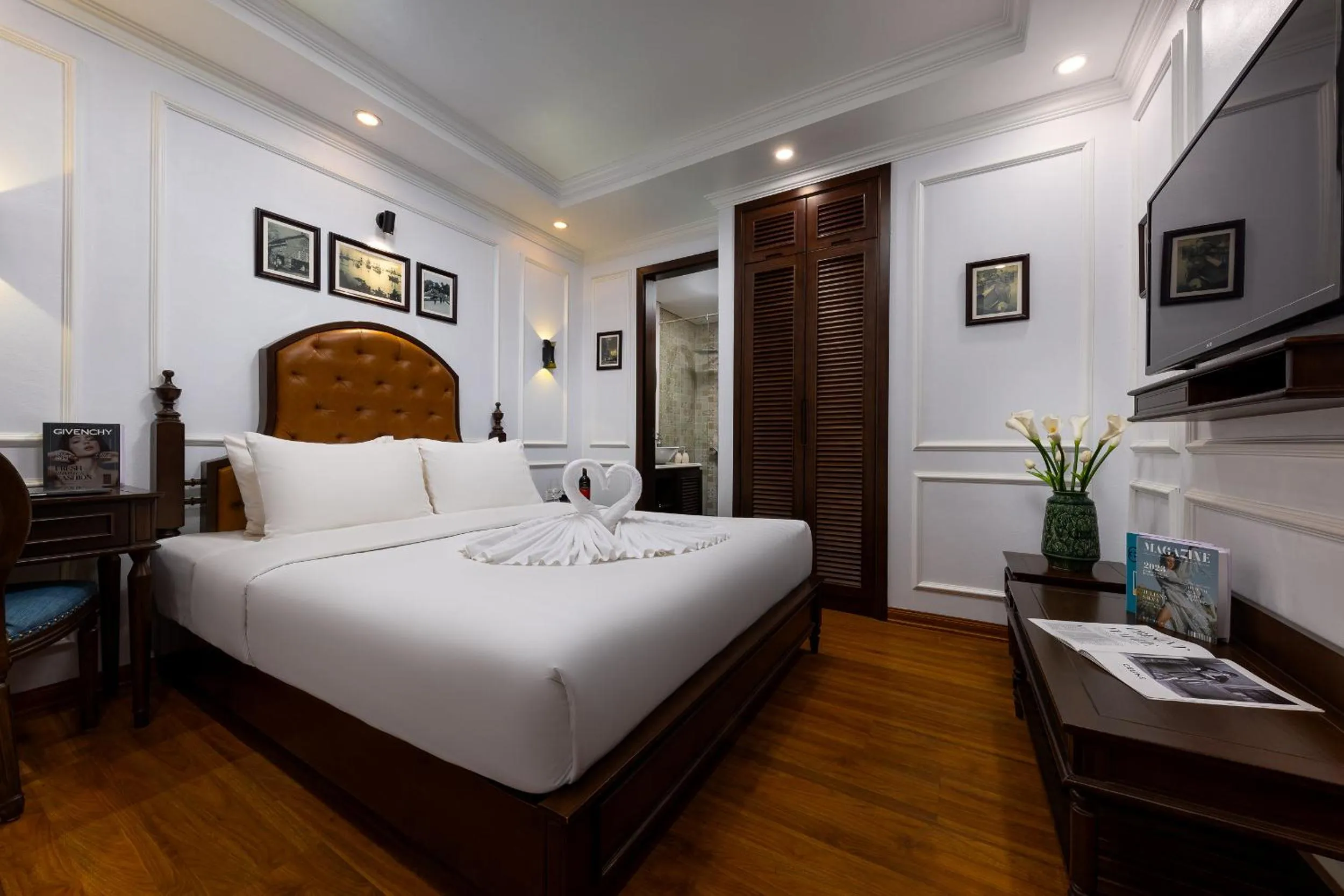 Bedroom, Bed in Paddy Hotel