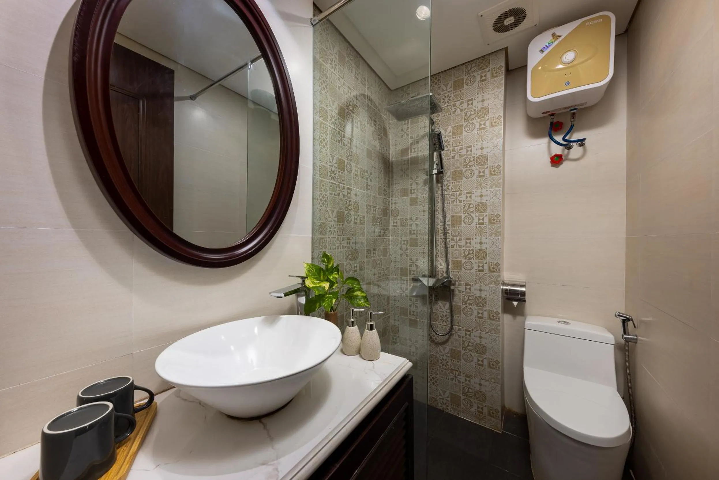 Shower in Paddy Hotel