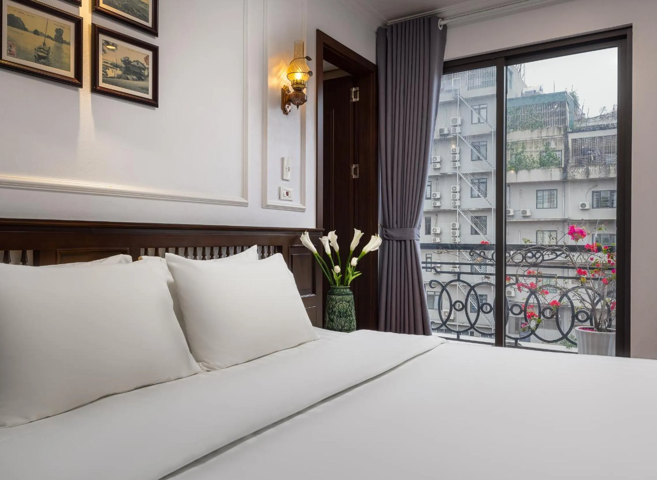 Bedroom, Bed in Paddy Hotel