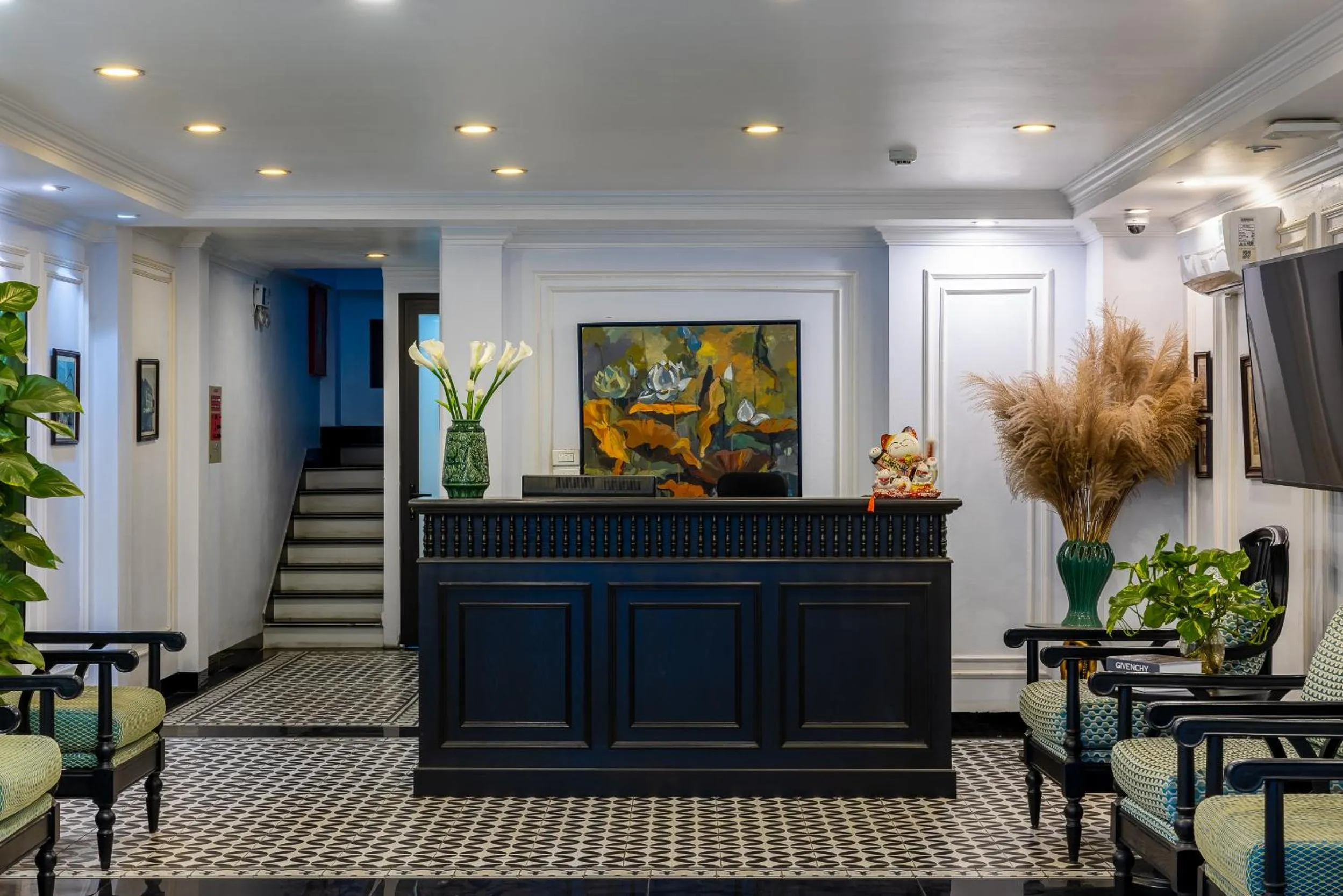 Lobby or reception in Paddy Hotel