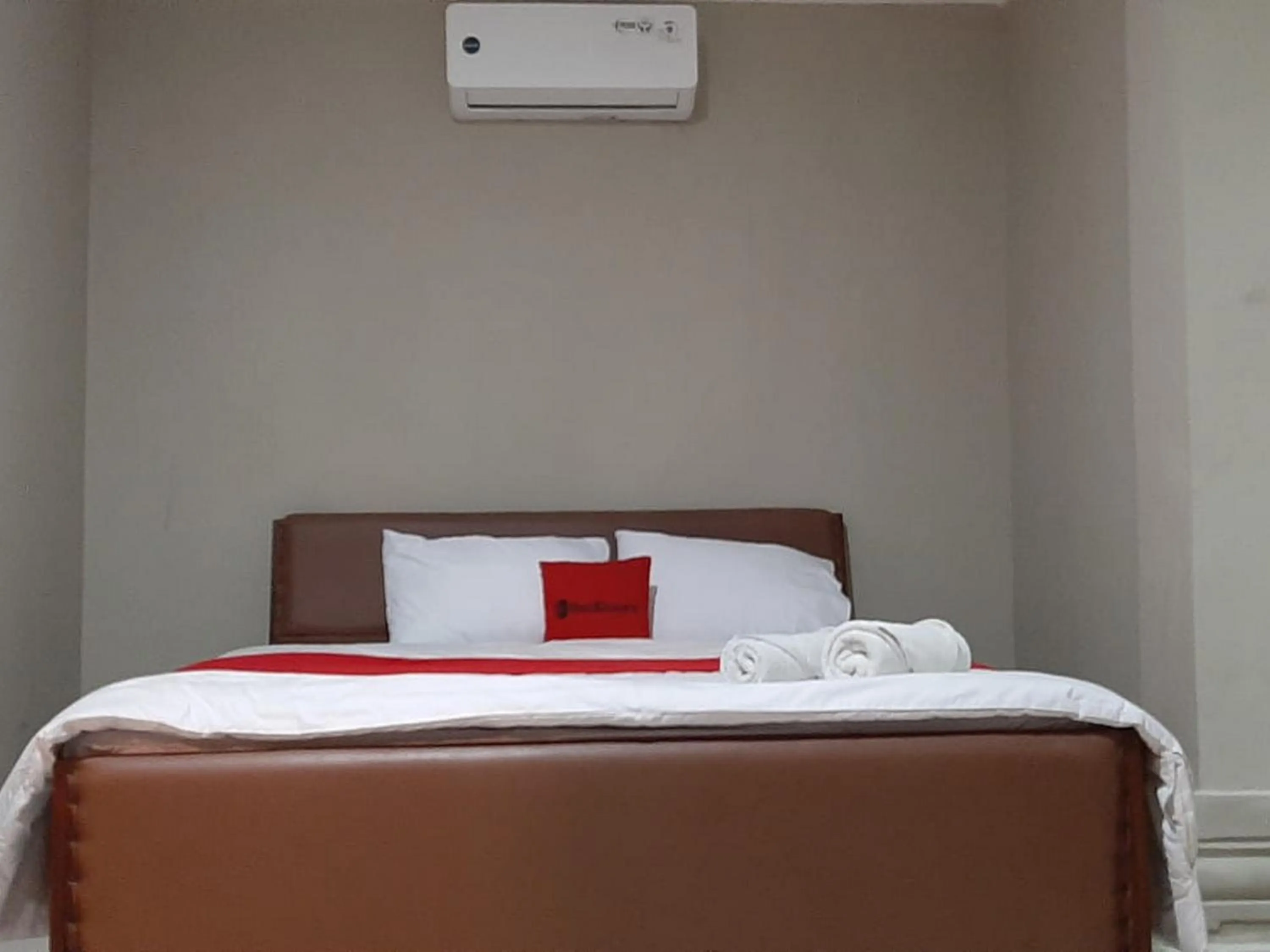 Bed in RedDoorz At Hotel Pakem Sari Kaliurang