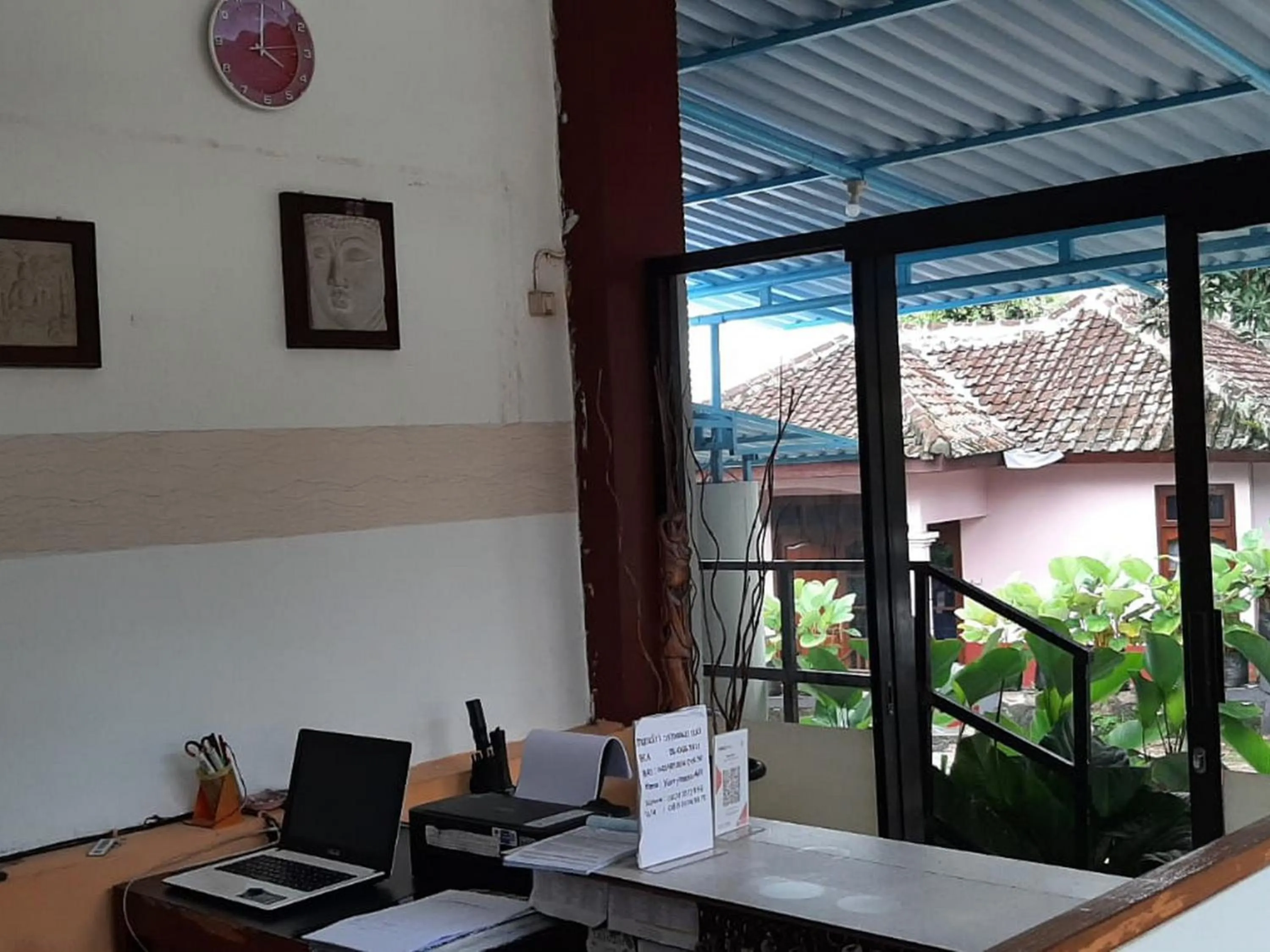 Lobby or reception in RedDoorz At Hotel Pakem Sari Kaliurang