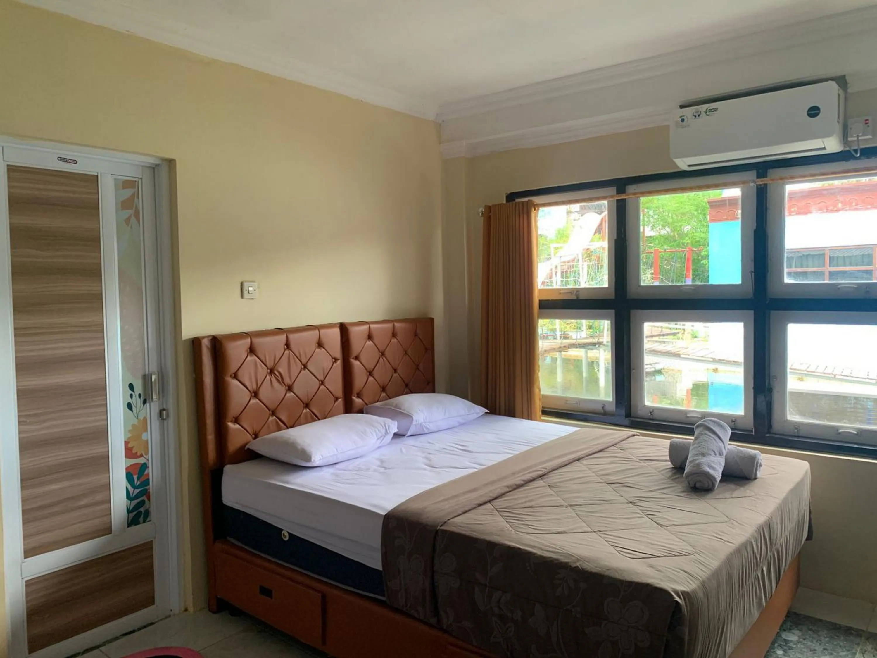 Bed in RedDoorz At Hotel Pakem Sari Kaliurang