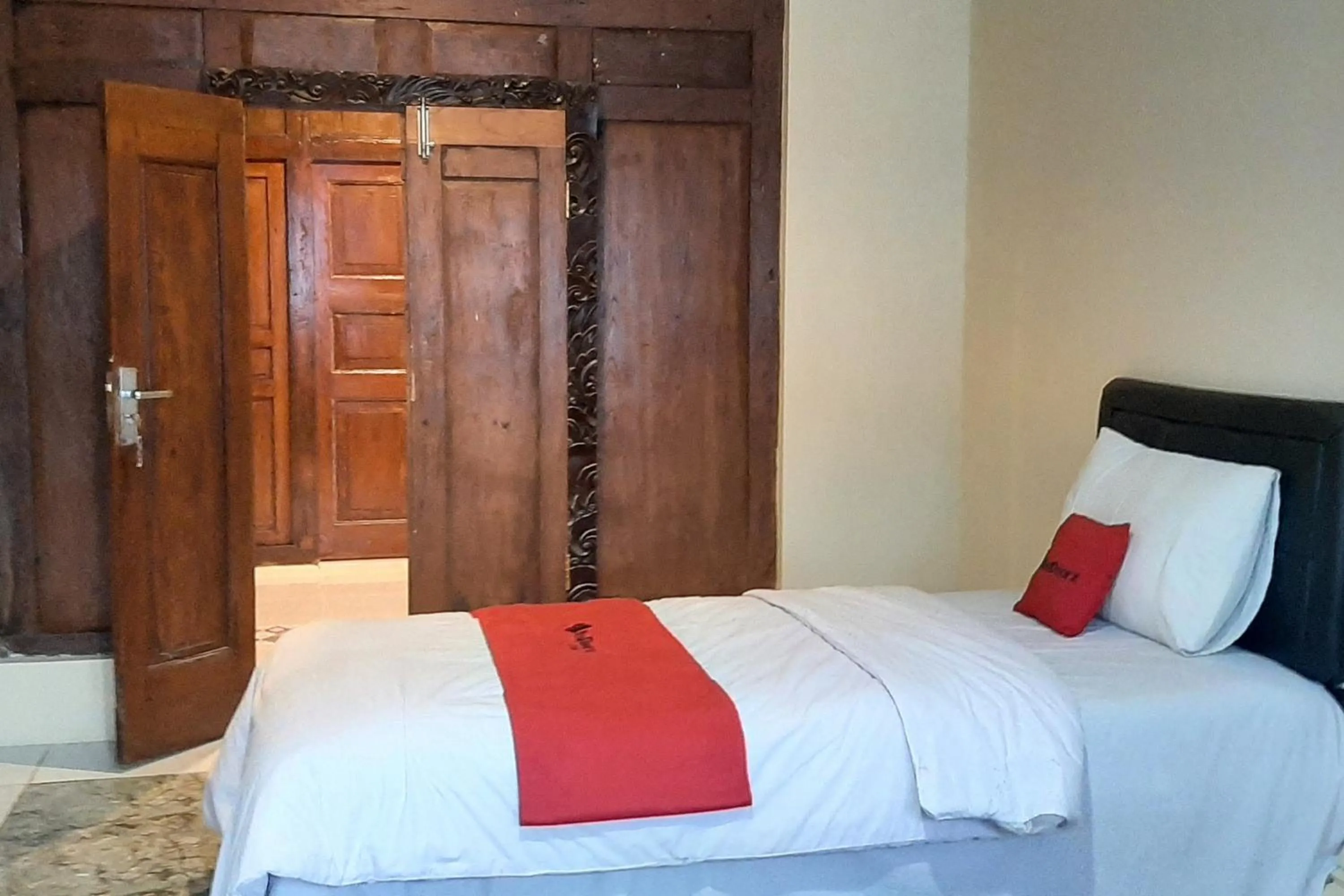 Bed in RedDoorz At Hotel Pakem Sari Kaliurang