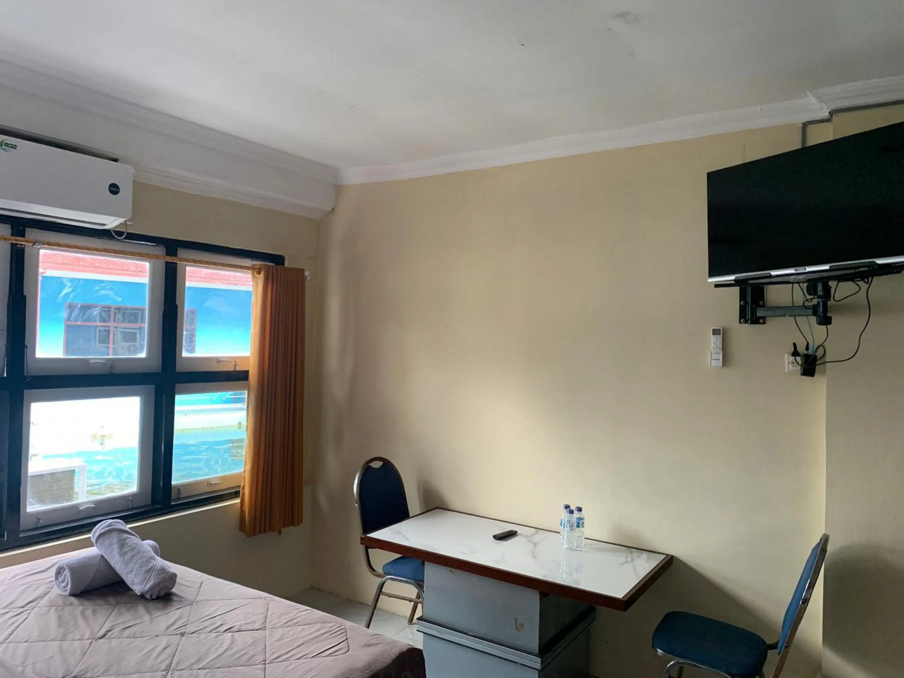 Bedroom, Bed in RedDoorz At Hotel Pakem Sari Kaliurang