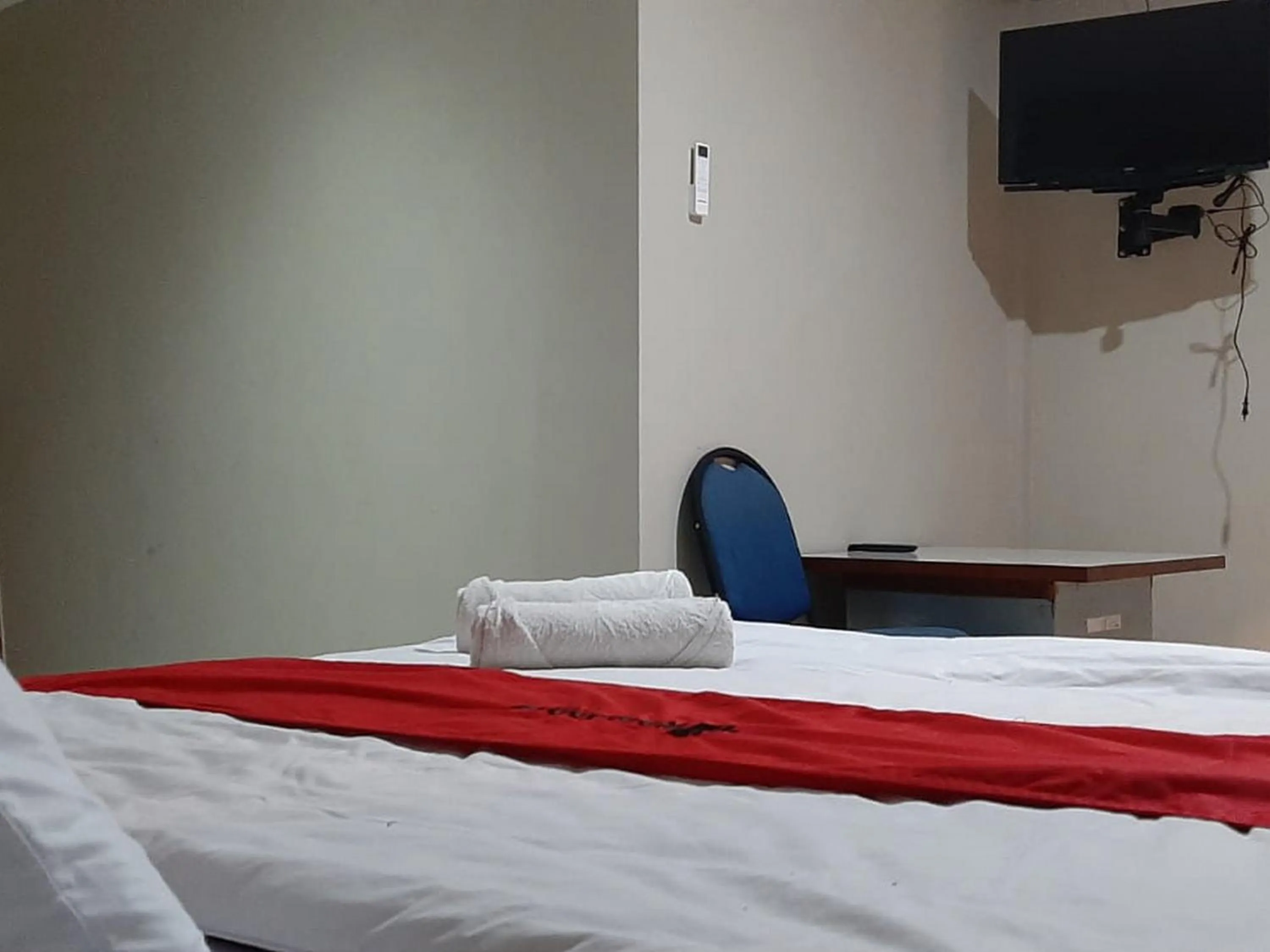 Bed in RedDoorz At Hotel Pakem Sari Kaliurang