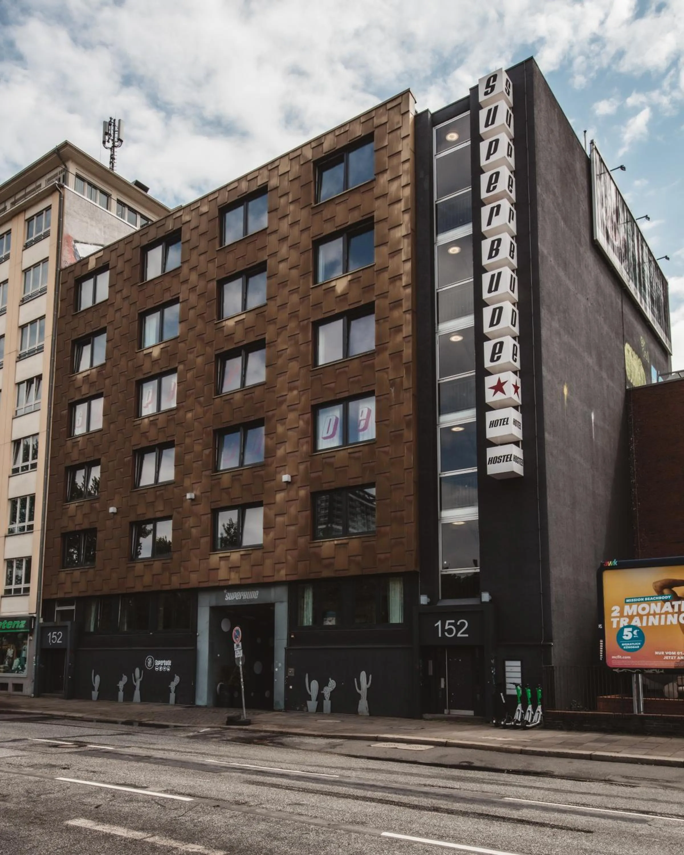 Property building in Superbude Hamburg St Georg